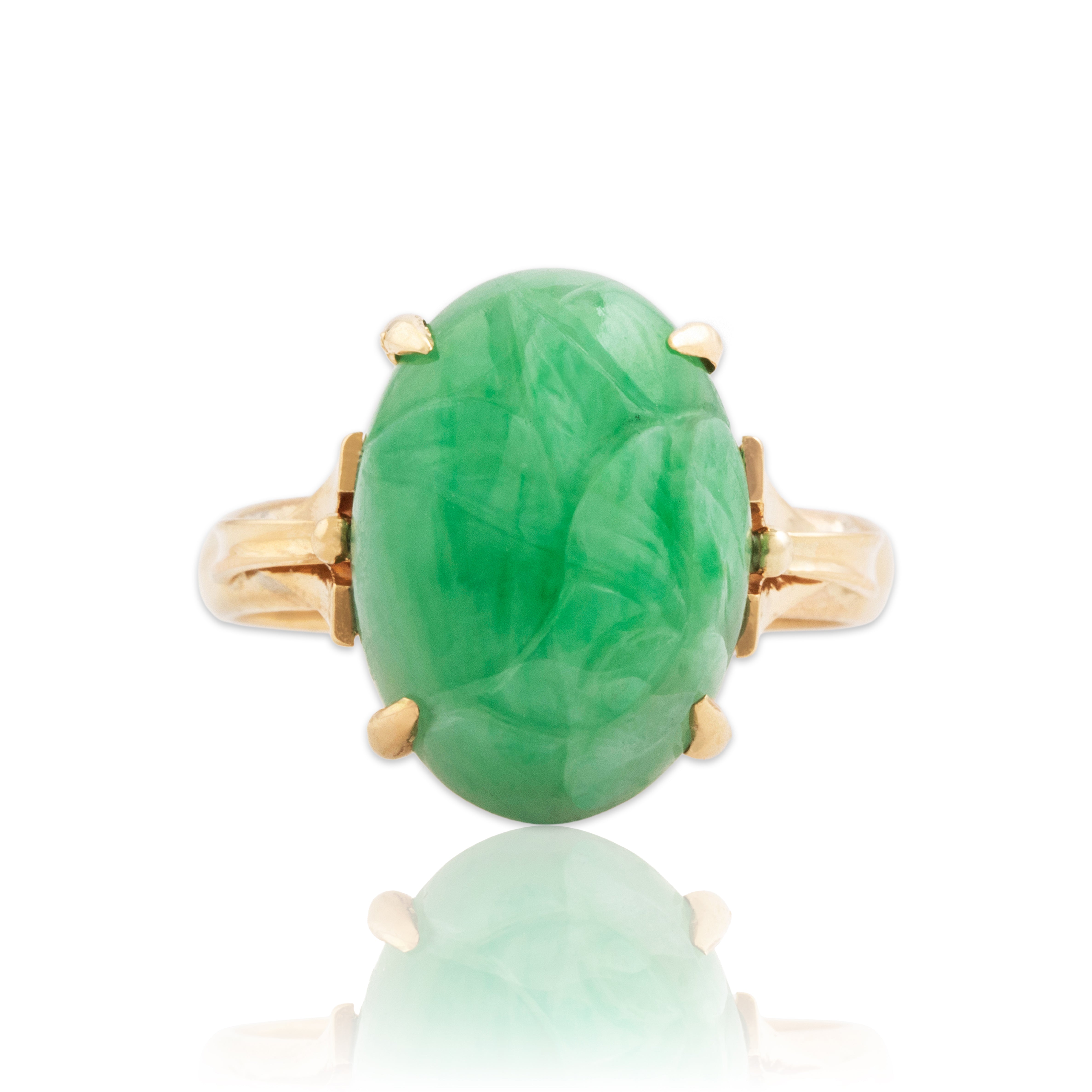 Vintage 14k Yellow Gold 6.2ct Jade Floral Carved Cabochon Ring - Close-up view