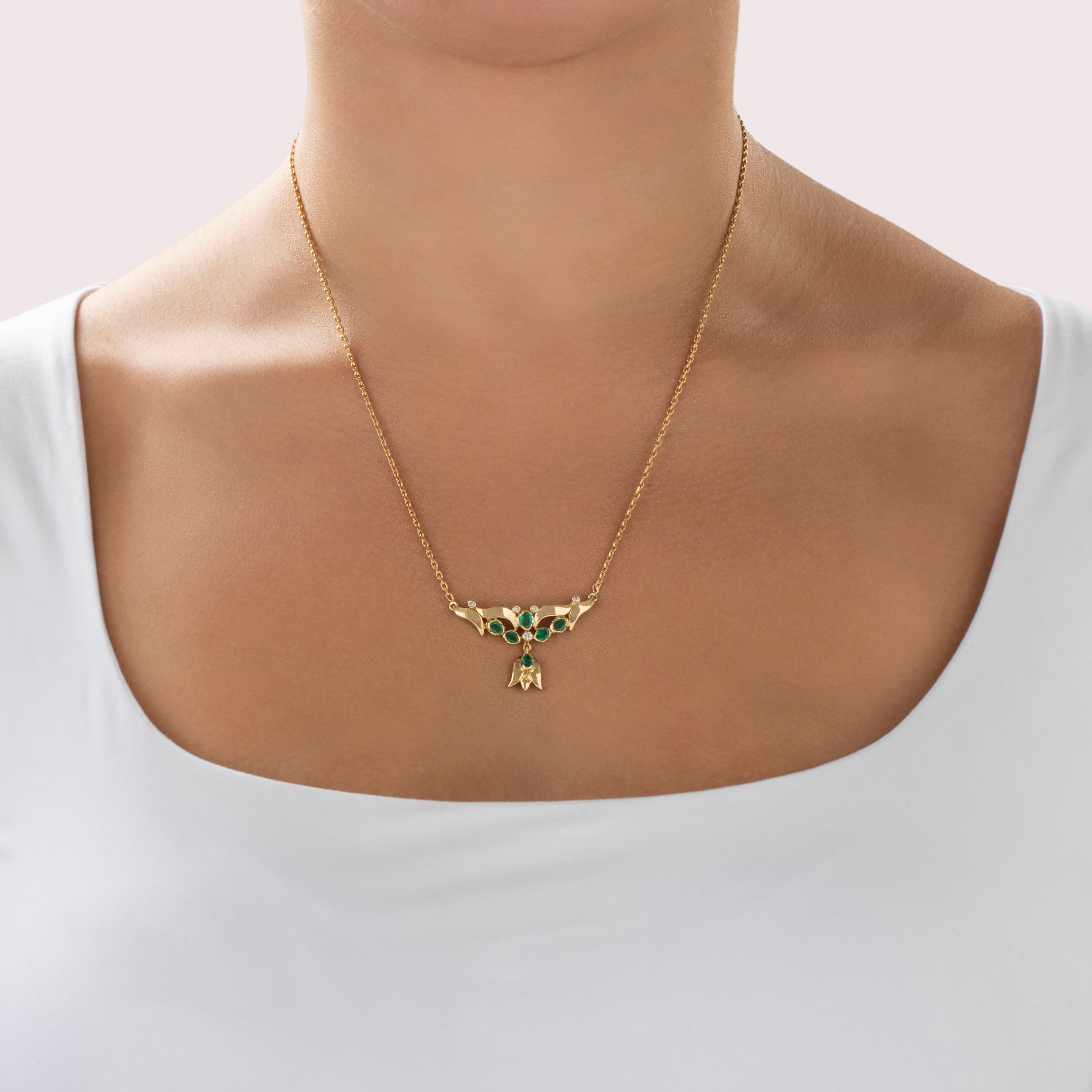 Vintage 18k Yellow Gold Emerald Diamond Elegant Dangle Necklace 19.75
