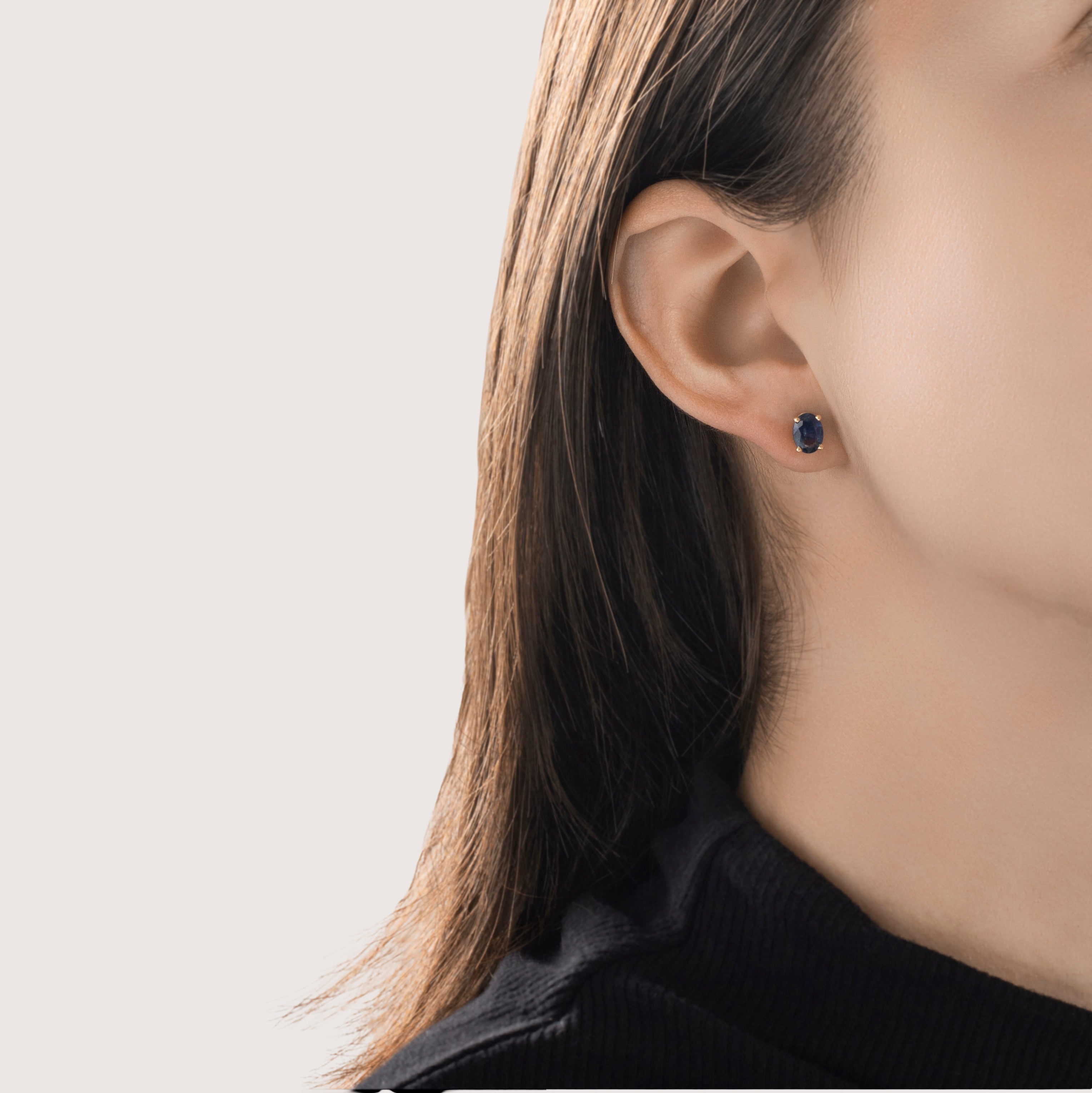 Vintage 14k Yellow Gold 1.36cttw Blue Sapphire Dreamy Oval Stud Earrings - On model view