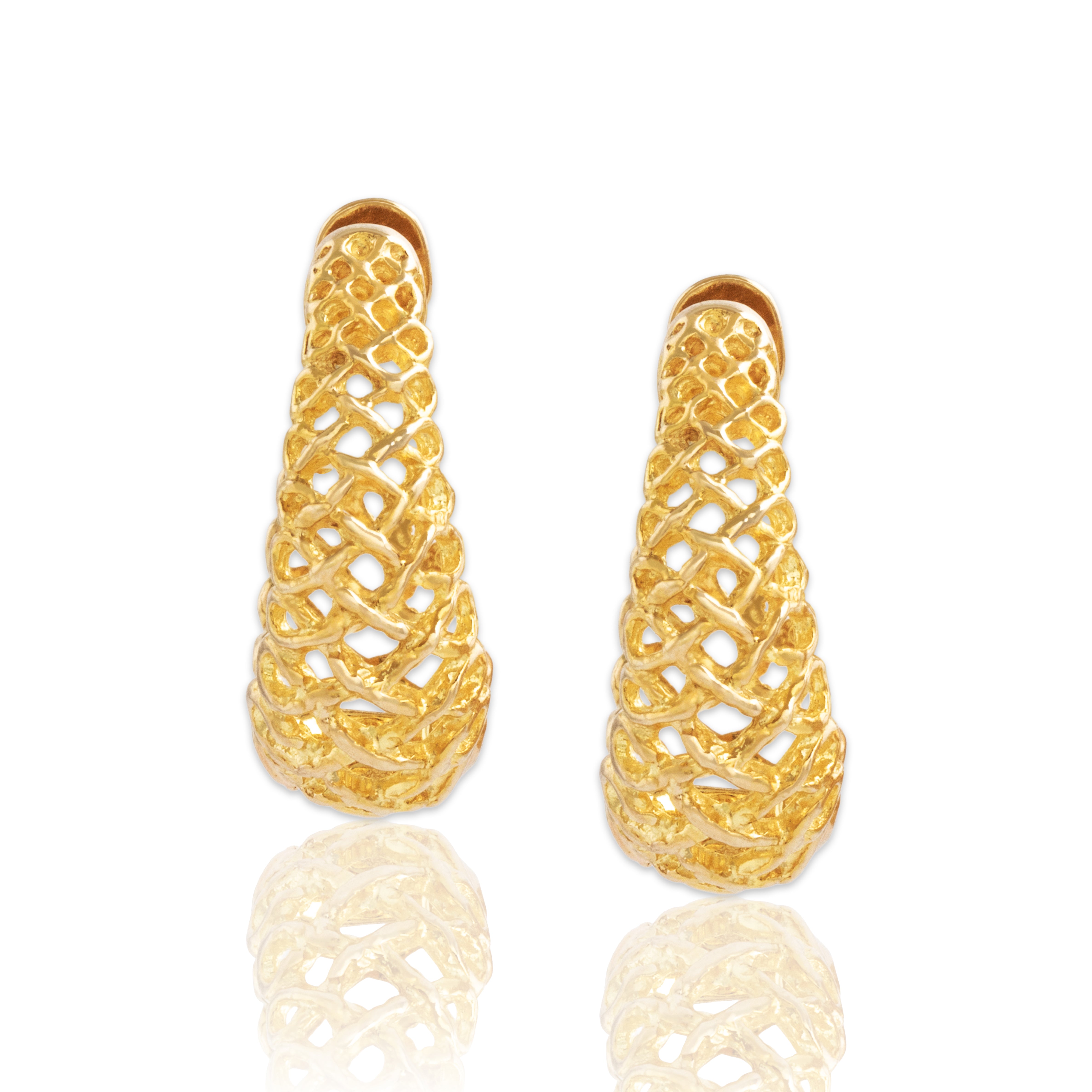 Vintage 14k Yellow Gold Lovely Open Lattice Hoop Earrings - Close-up view