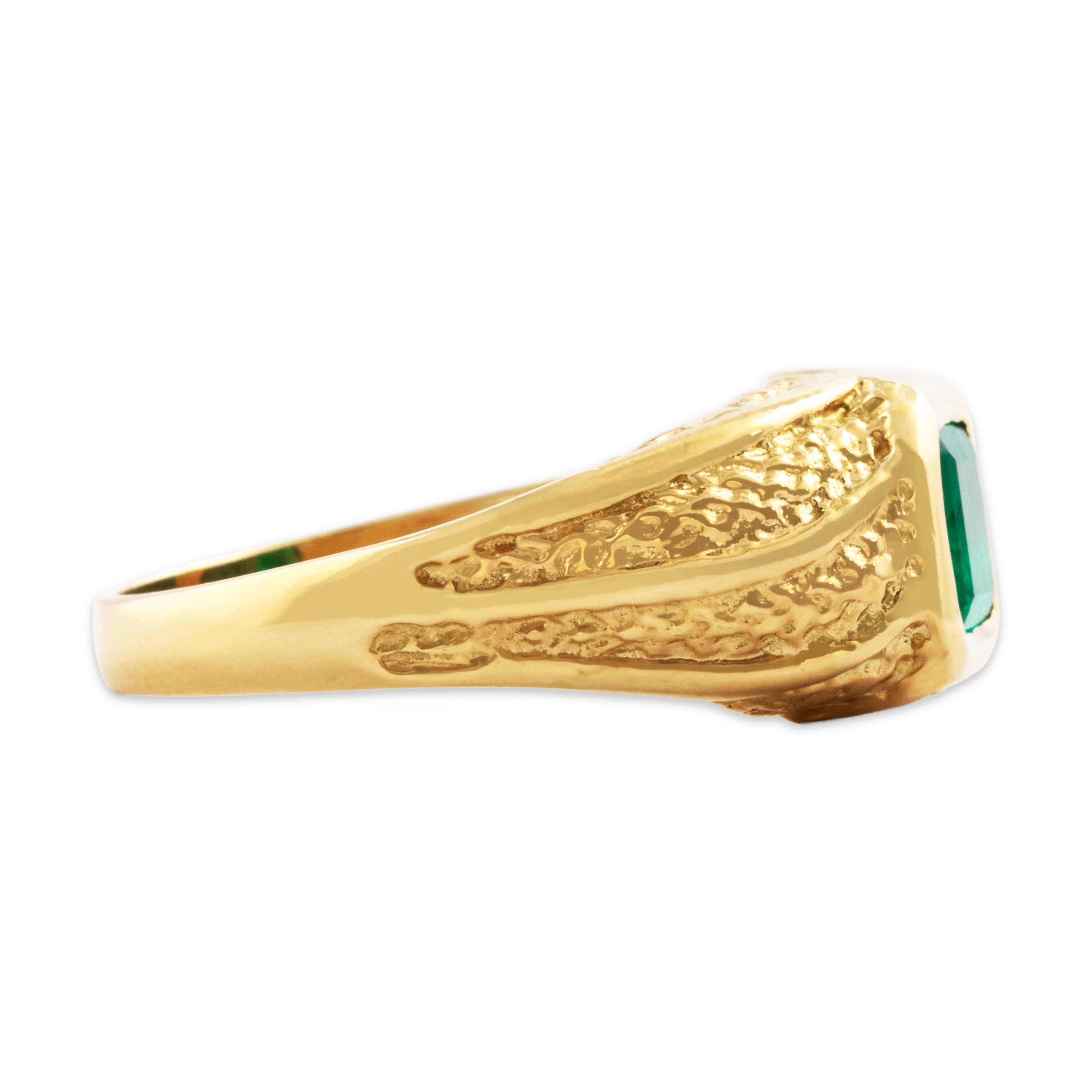Vintage 18k Yellow Gold 1.3ct Emerald Naturalistic Textured Signet Ring  - Side view