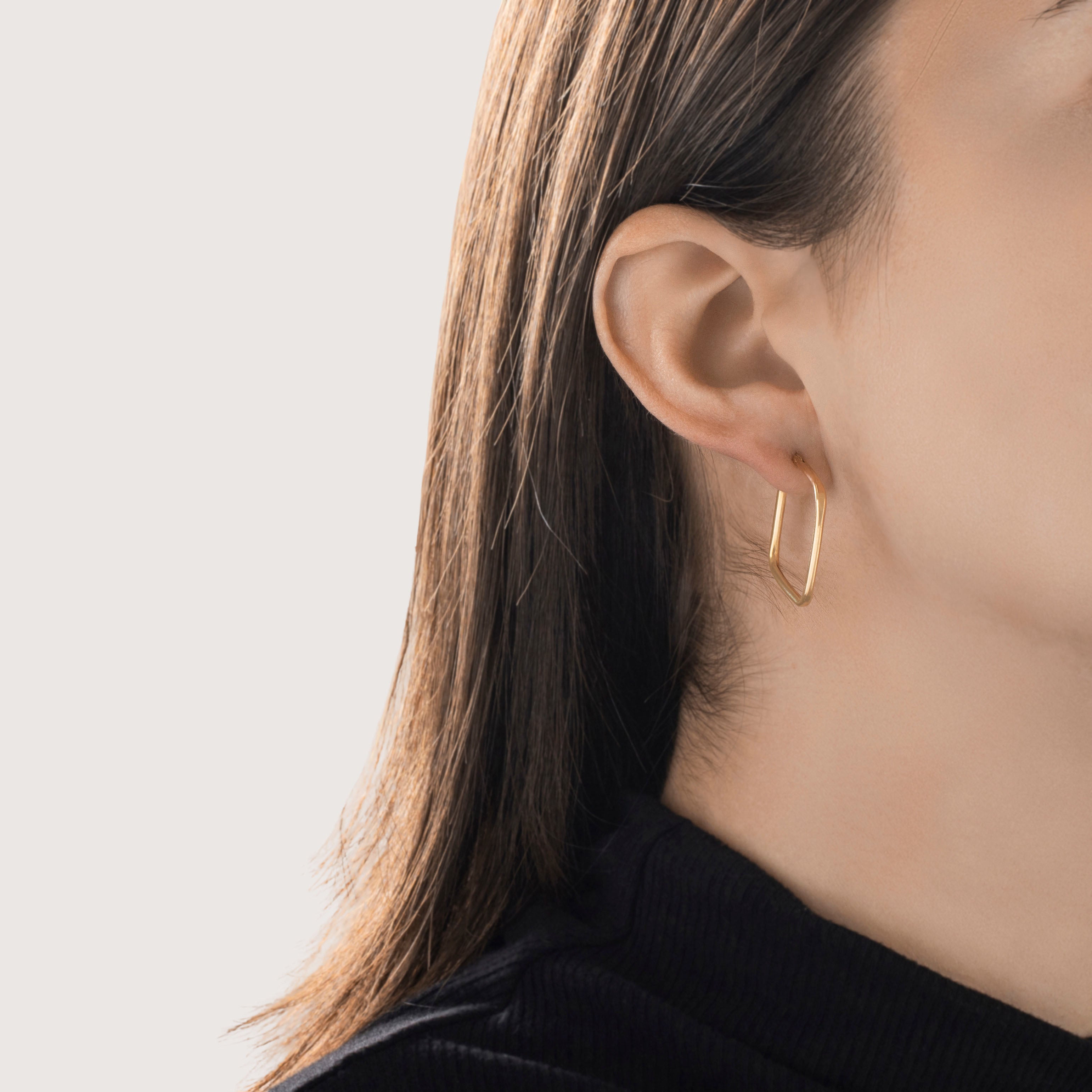 Vintage Italian 18k Yellow Gold Wonderful Square Tube Hoop Earrings