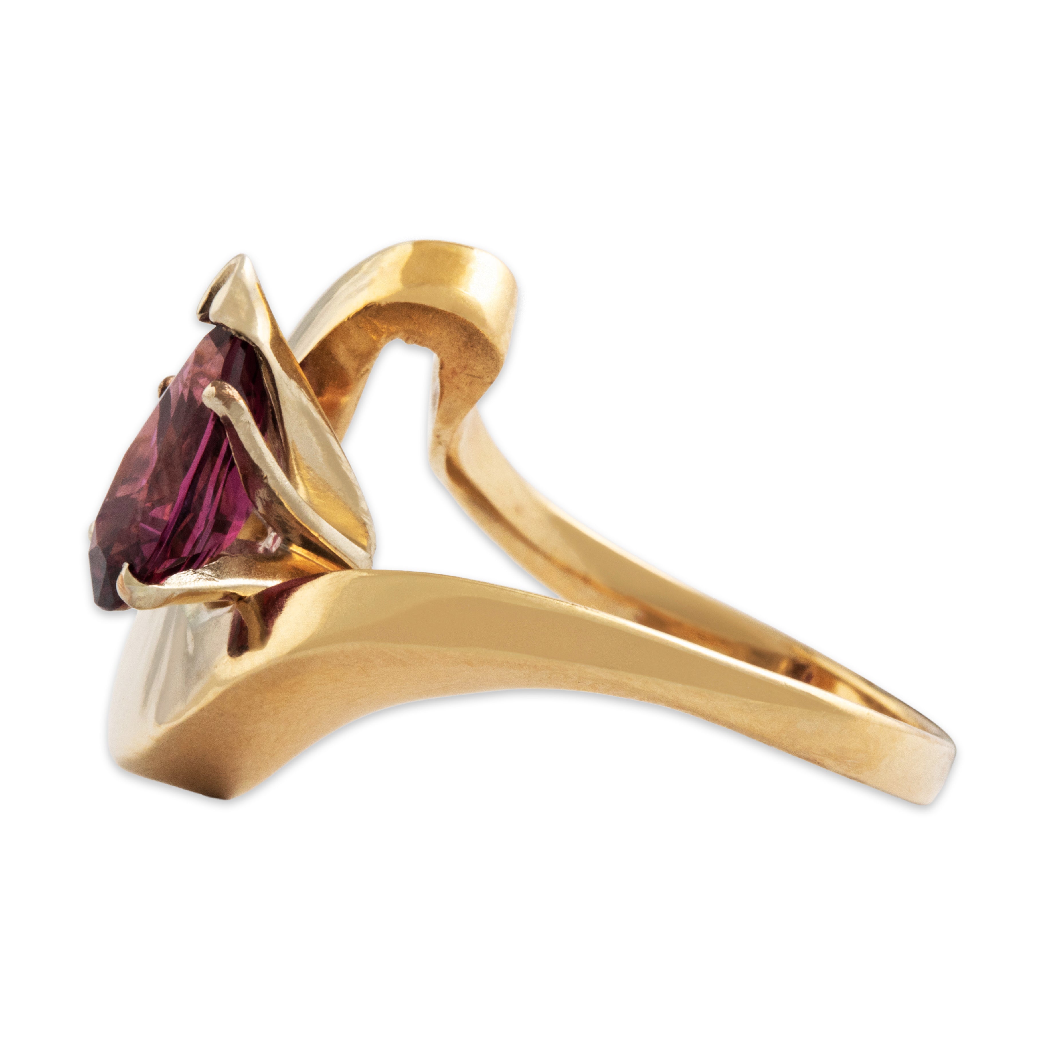 Vintage 14k Yellow Gold 2ct Rhodolite Garnet Modernist Swish Ring - Side view