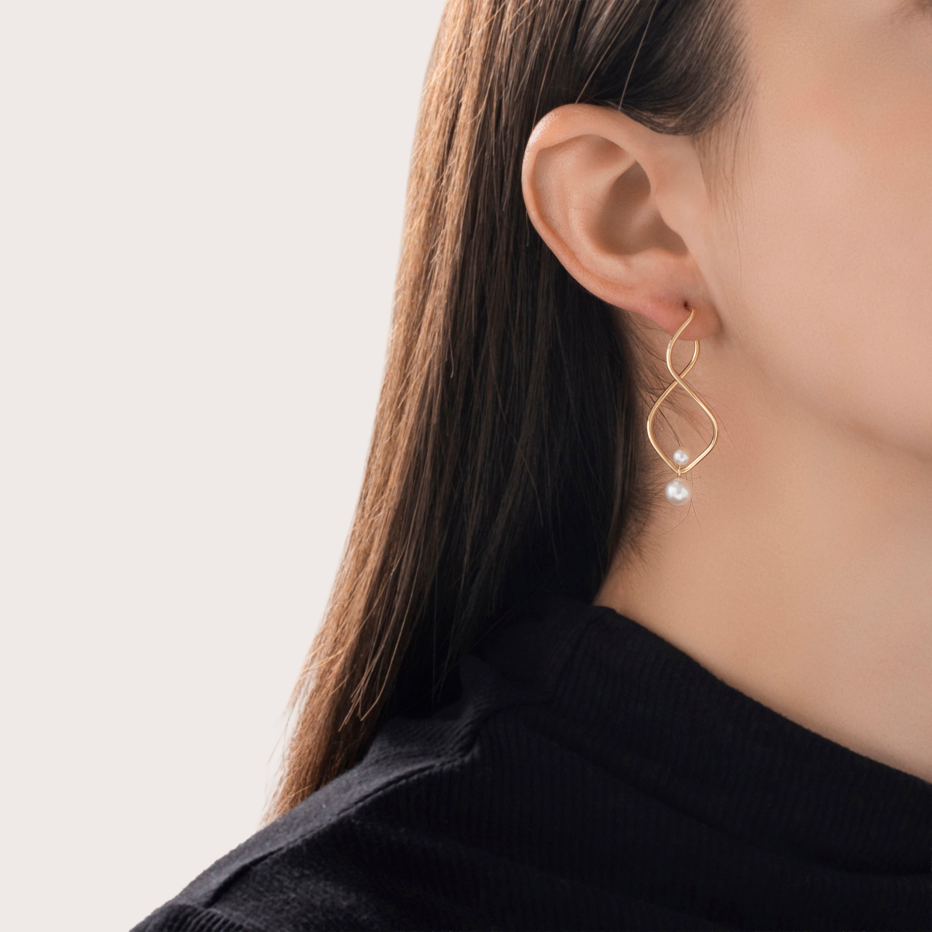 Vintage Large 14k Yellow Gold Pearl Chic Spinning Duo Twist Dangle Earrings - On model view