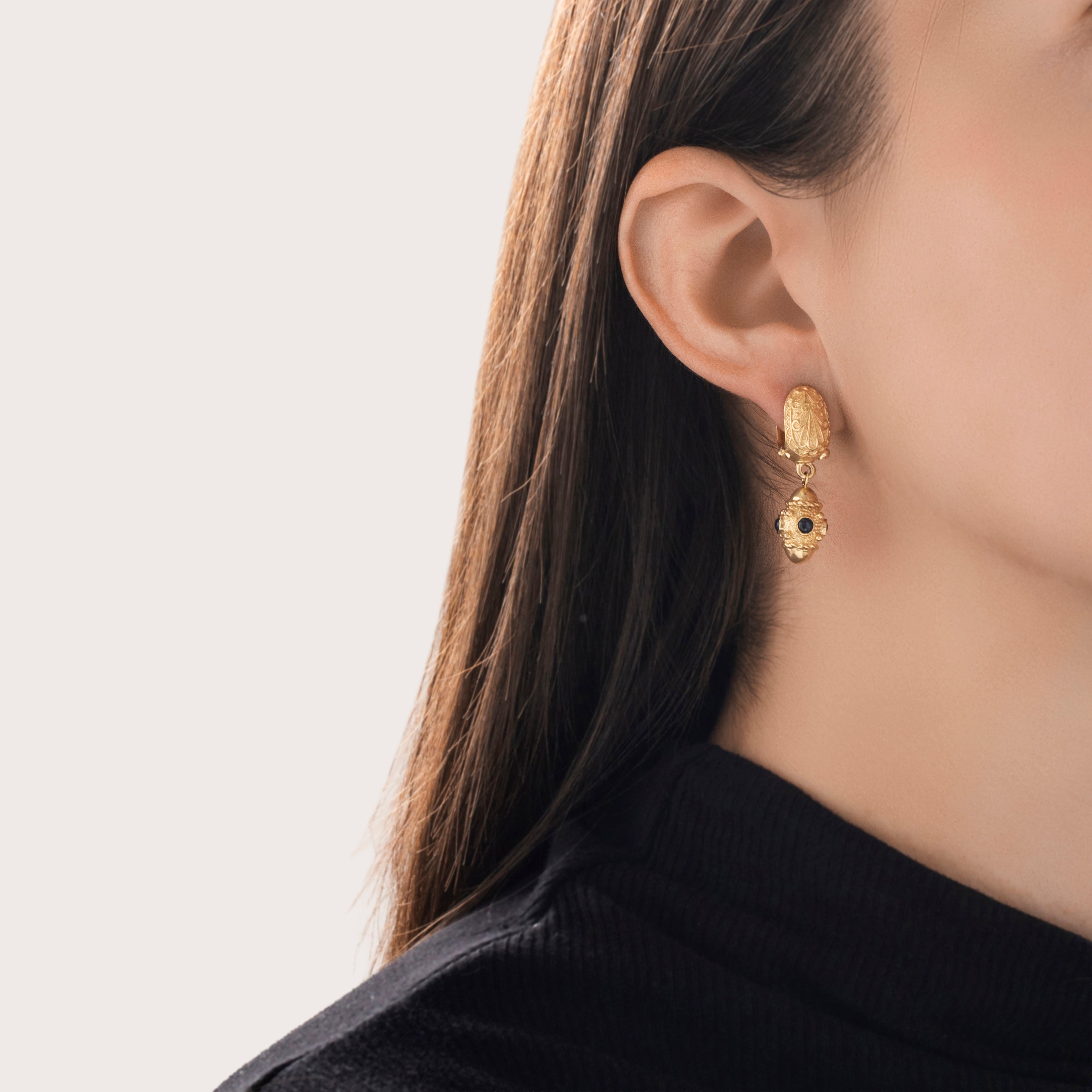 Vintage Heavy 14k Yellow Gold 1.1cttw Sapphire Superb Lantern Dangle Earrings - On model view