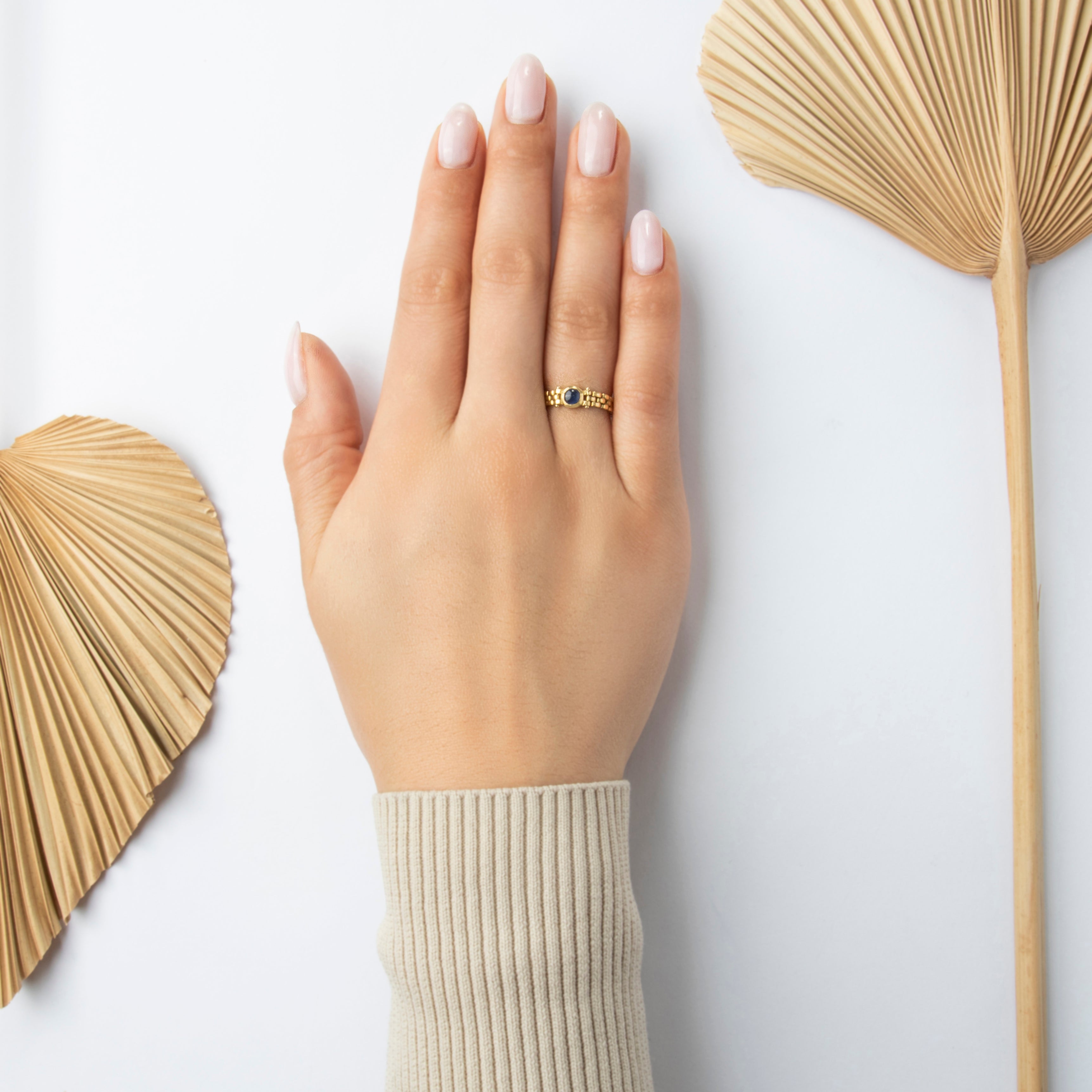 Vintage Italian 18k Yellow Gold Blue Sapphire Chic Cabochon Chain Ring - On model view