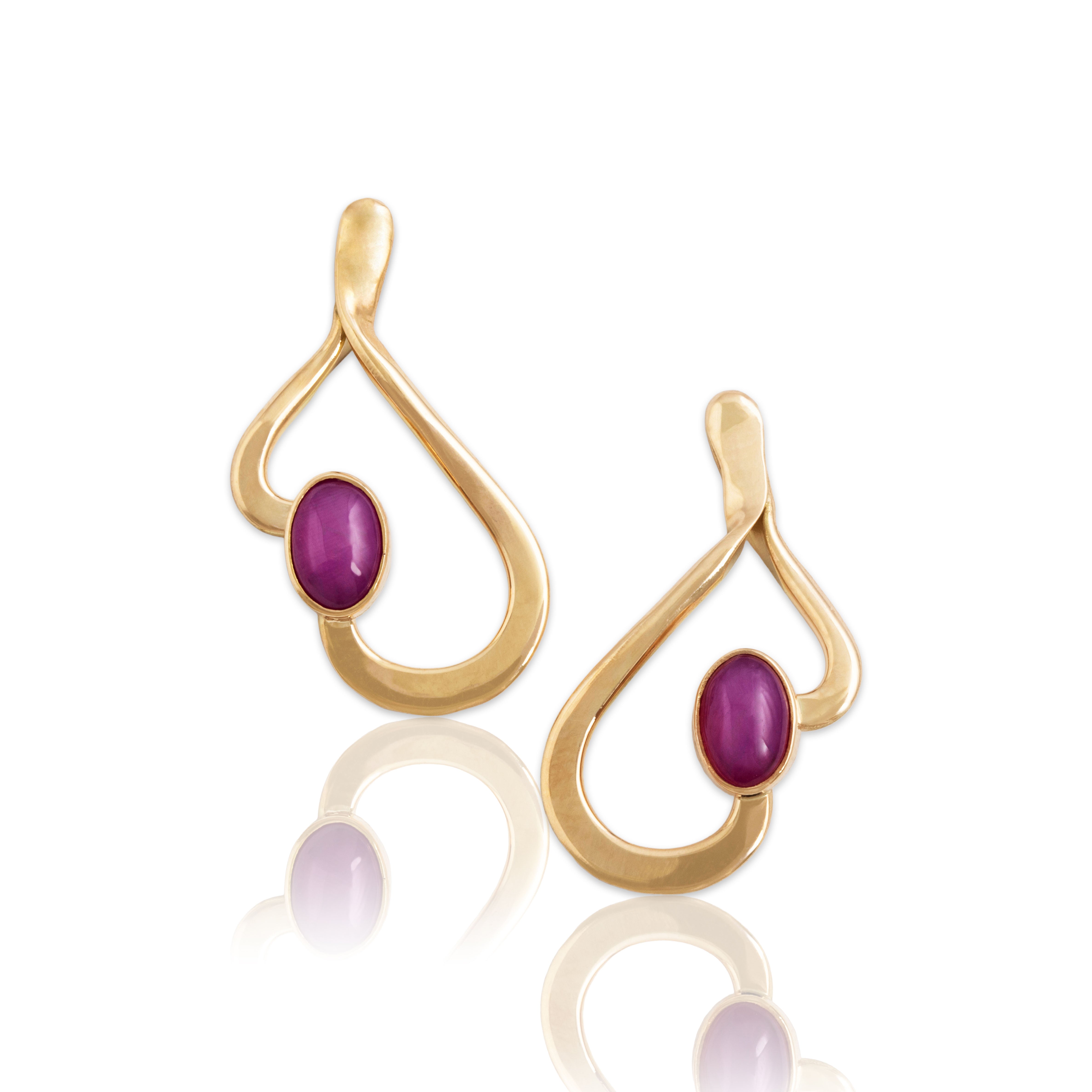 Vintage 14k Yellow Gold .7cttw Synthetic Star Ruby Pretty Swirl Drop Earrings - Close-up view