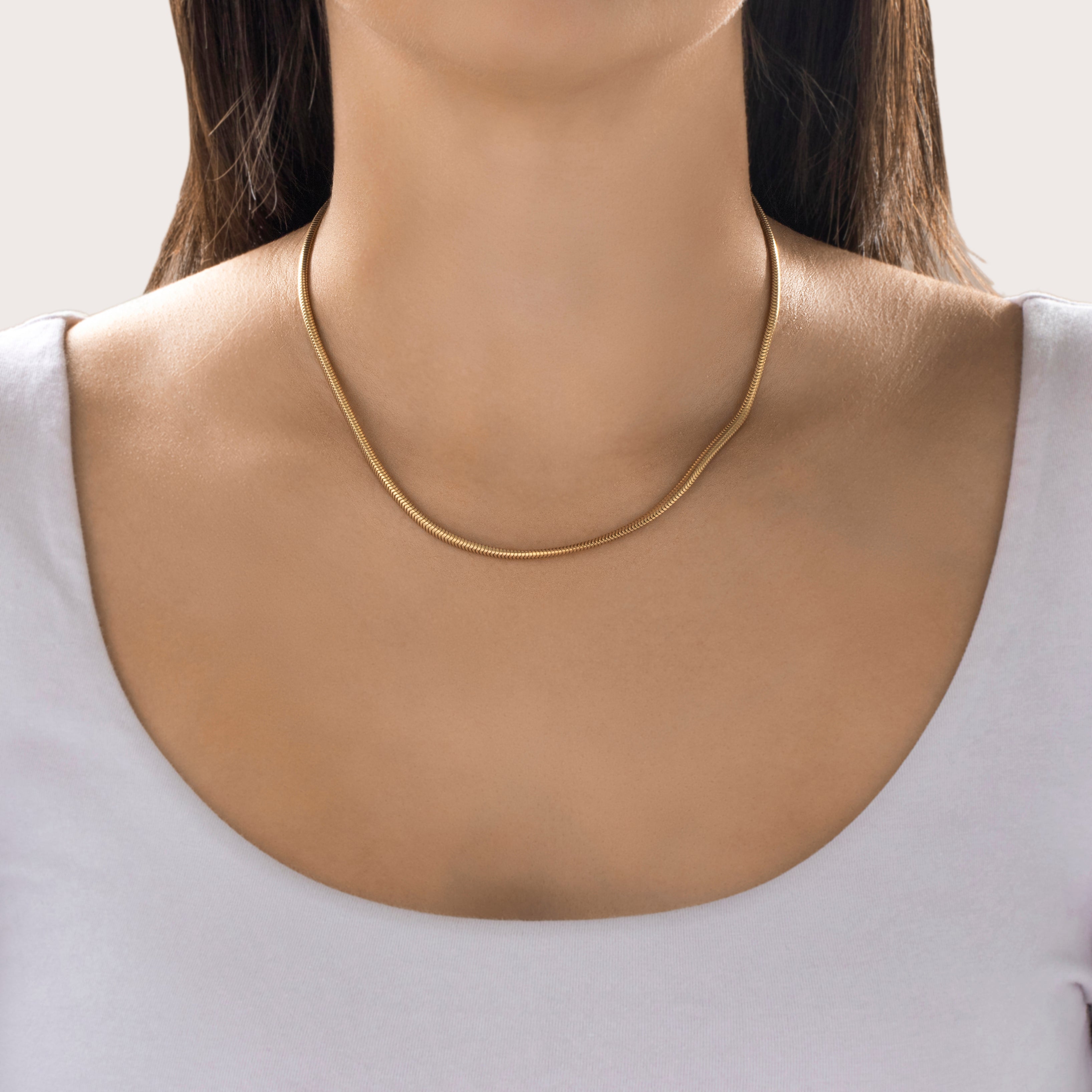 Vintage 10k Yellow Gold Sinuous Snake Chain Necklace -On model view