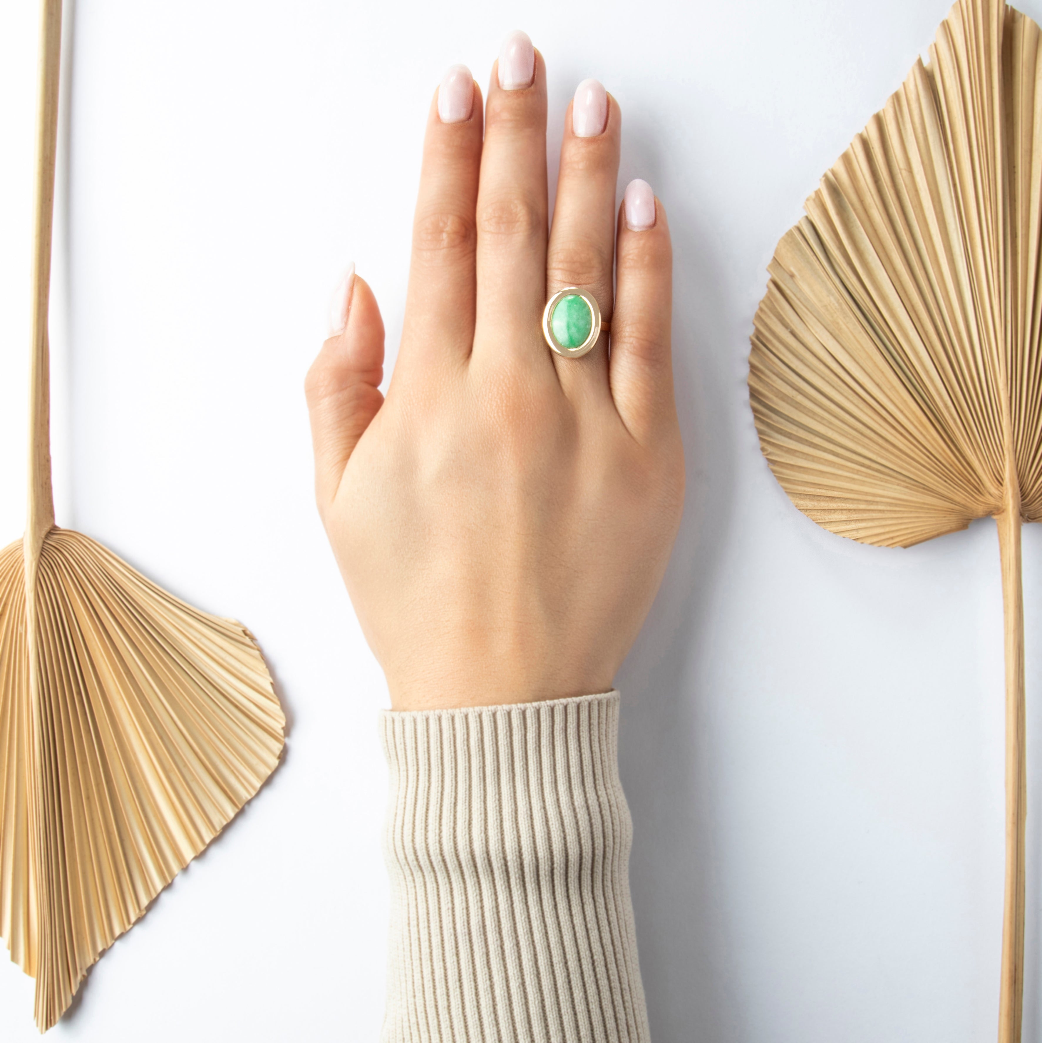 Vintage 14k Yellow Gold 3.5ct Jade Simple Oval Frame Ring - On model view