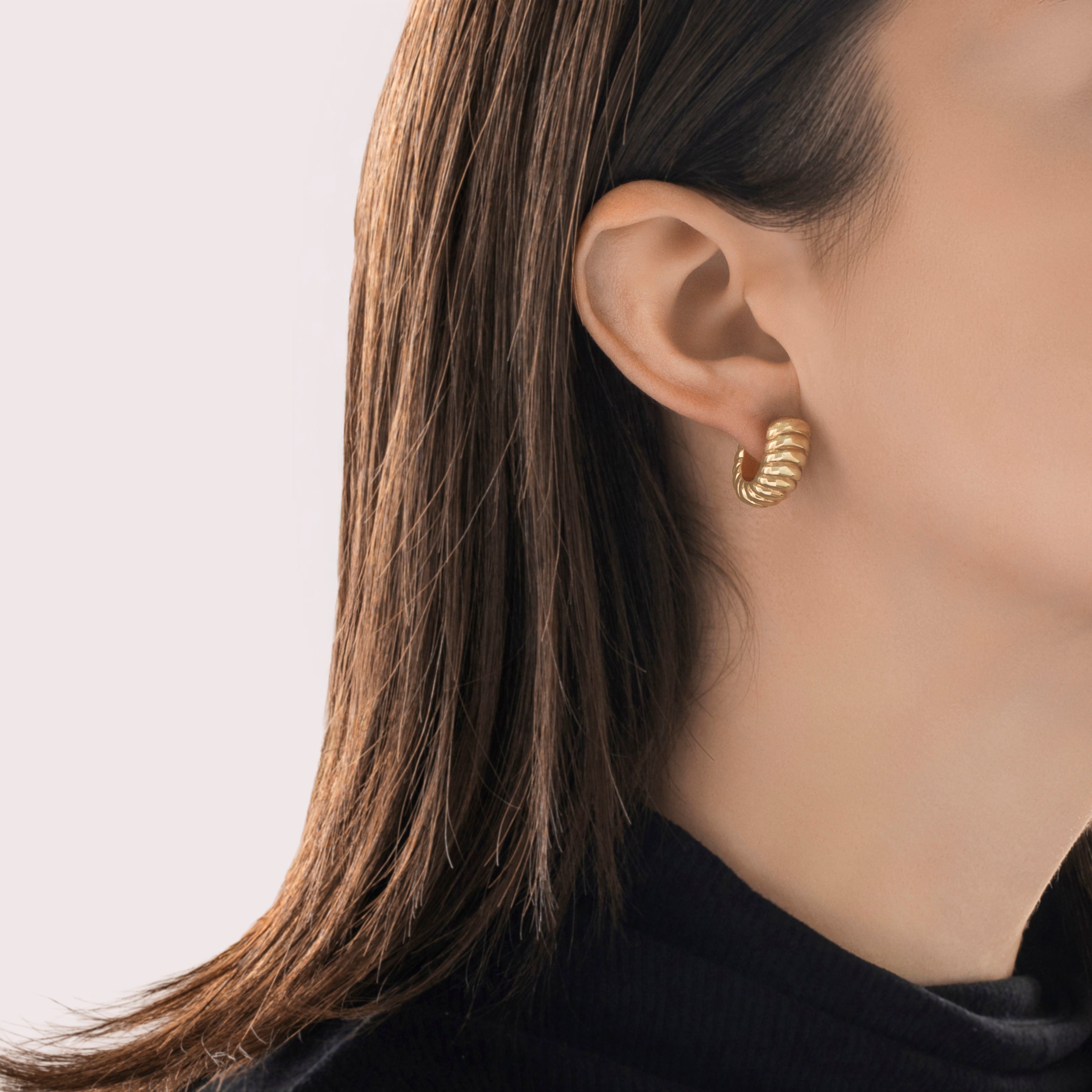 Vintage Small 14k Yellow Gold Chic Chunky Ribbed Hoop Earrings - On model view