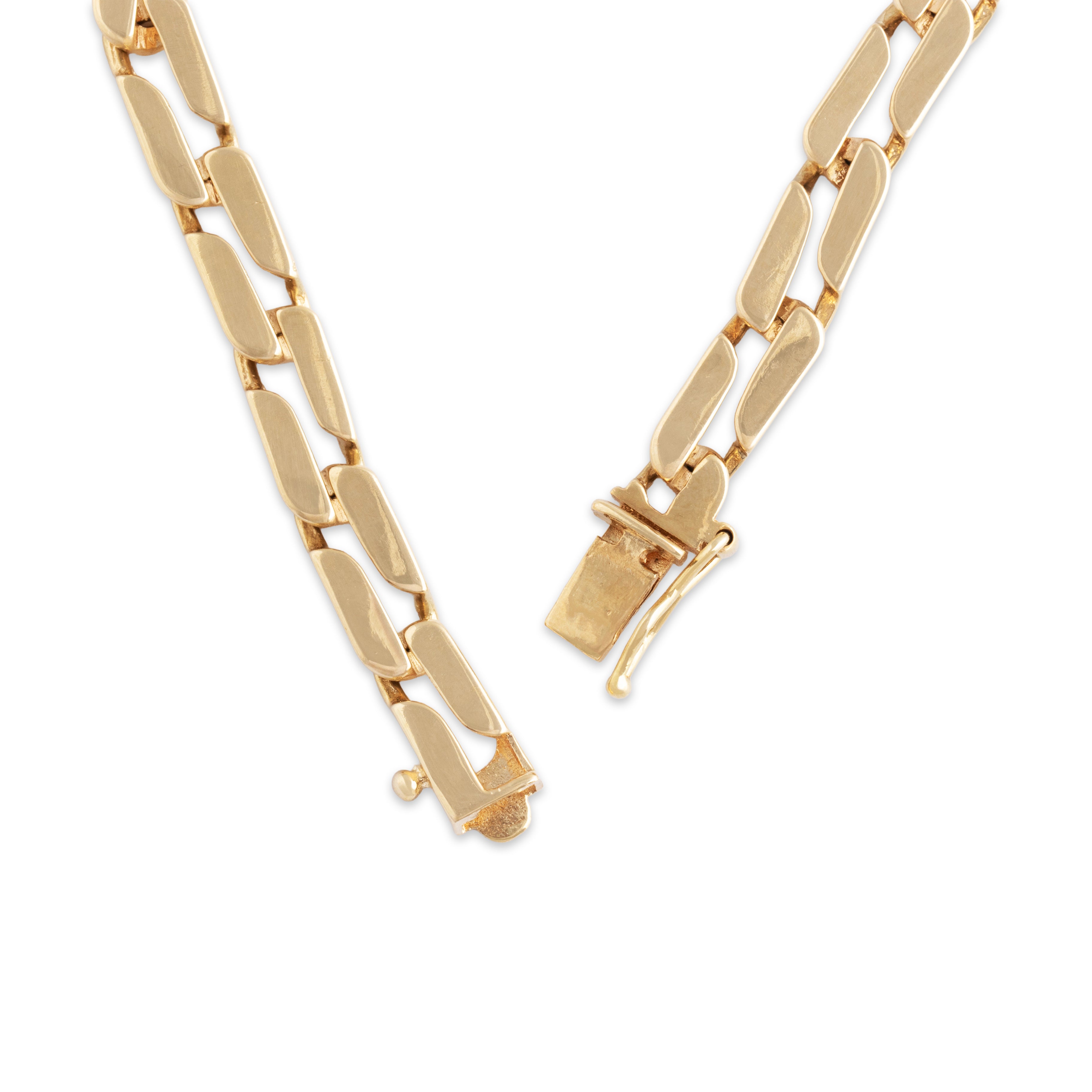 Vintage Heavy 14k Yellow Gold Sleek Flat Staggered Link Bracelet - clasp view