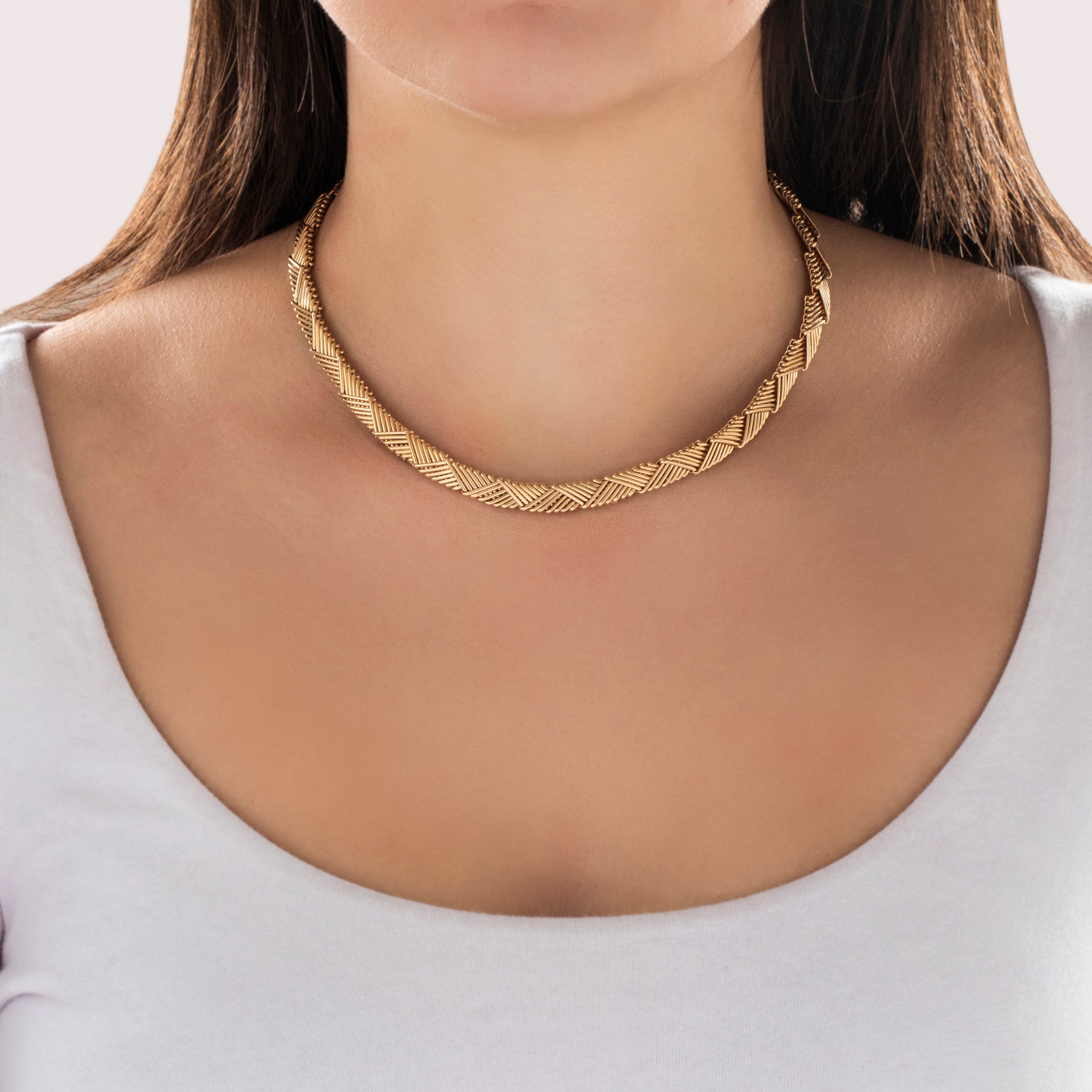 Vintage Heavy 14k Yellow Gold Chic Interlocking Triangle Link Necklace - On model view