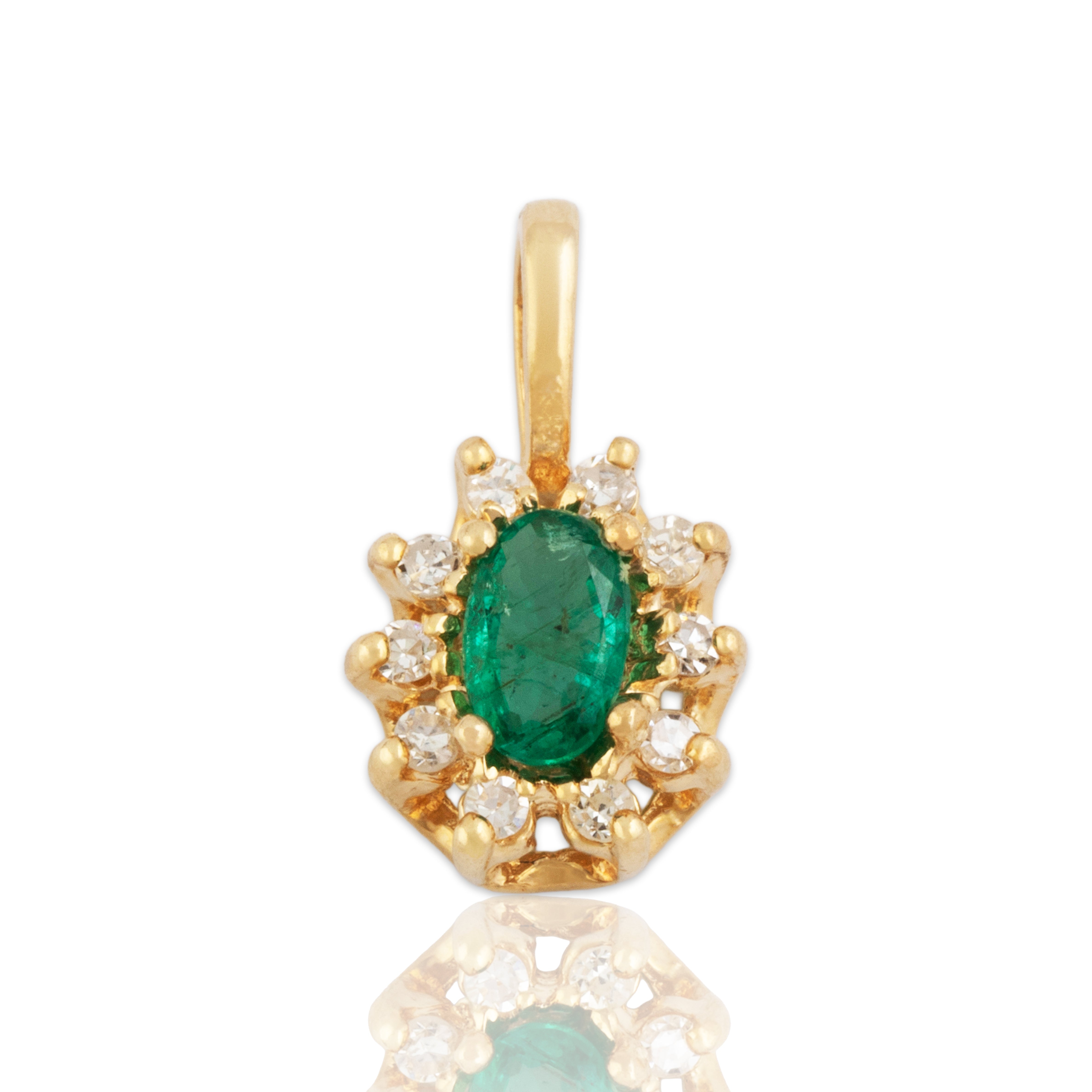 Vintage Small 14k Yellow Gold Emerald Diamond Pretty Oval Halo Pendant - Close-up view