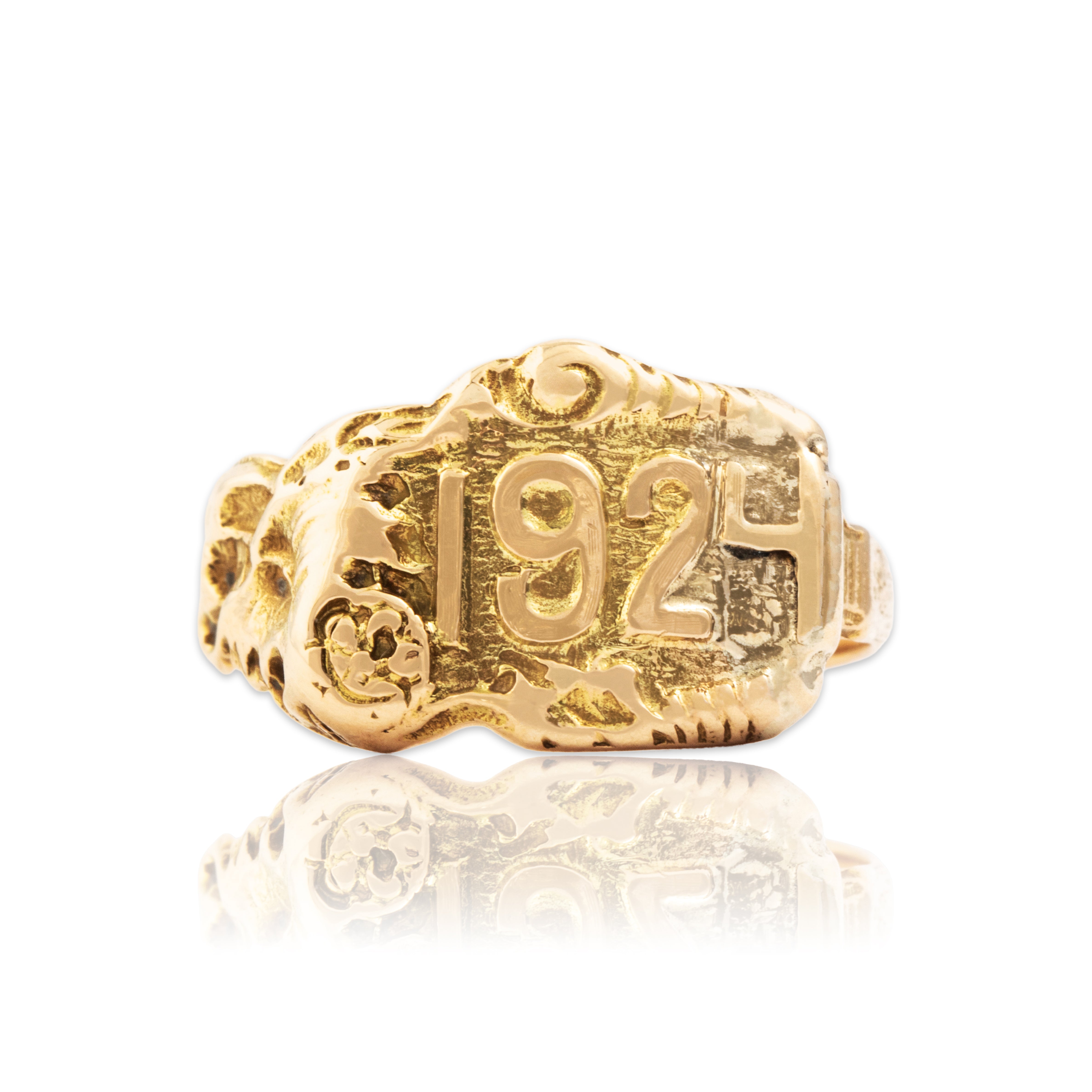 Antique 14k Yellow Gold Dated 1924 Ring - Close-up view