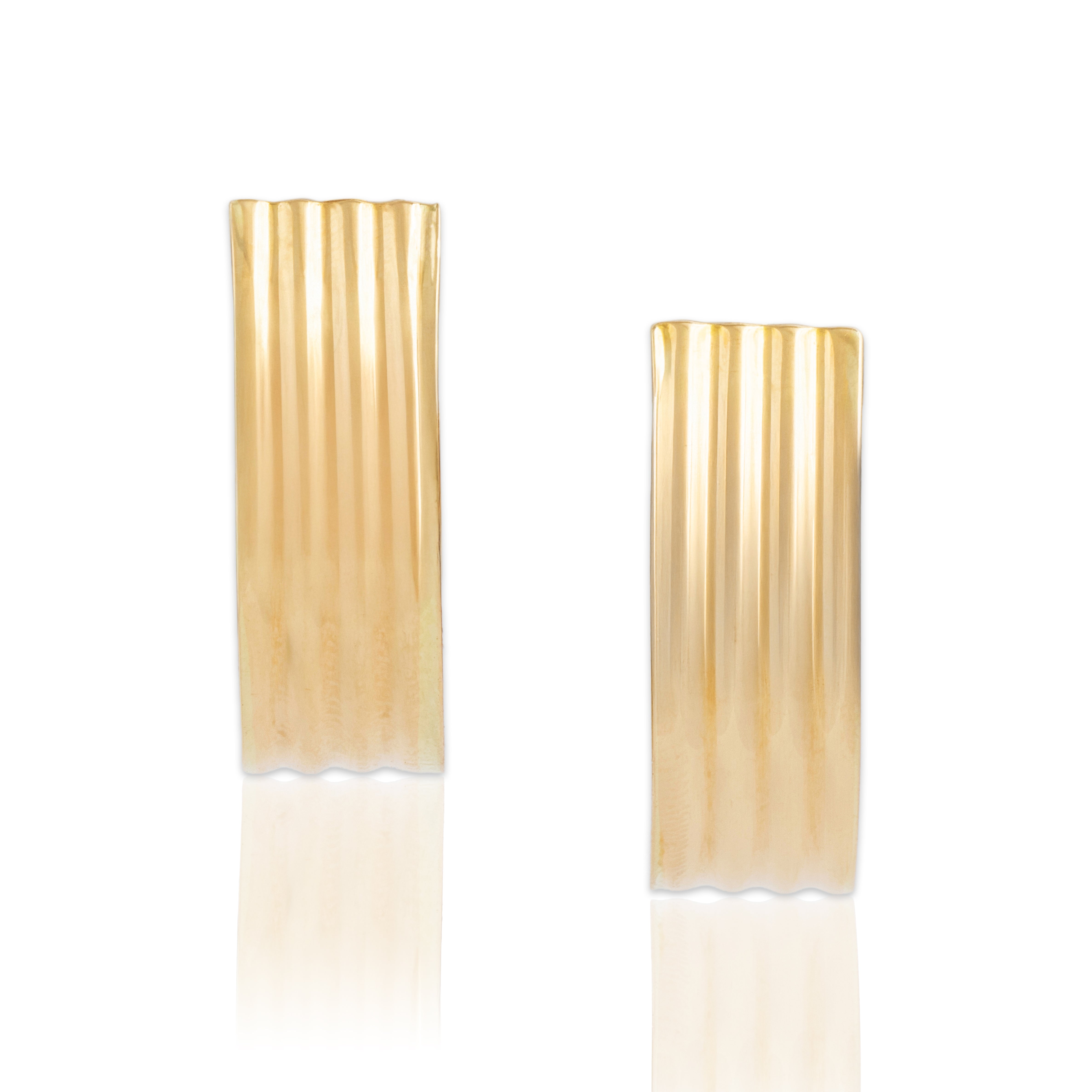 Vintage Italian 14k Yellow Gold Chic Chunky Ribbed Hoop Earrings - Close-up view
