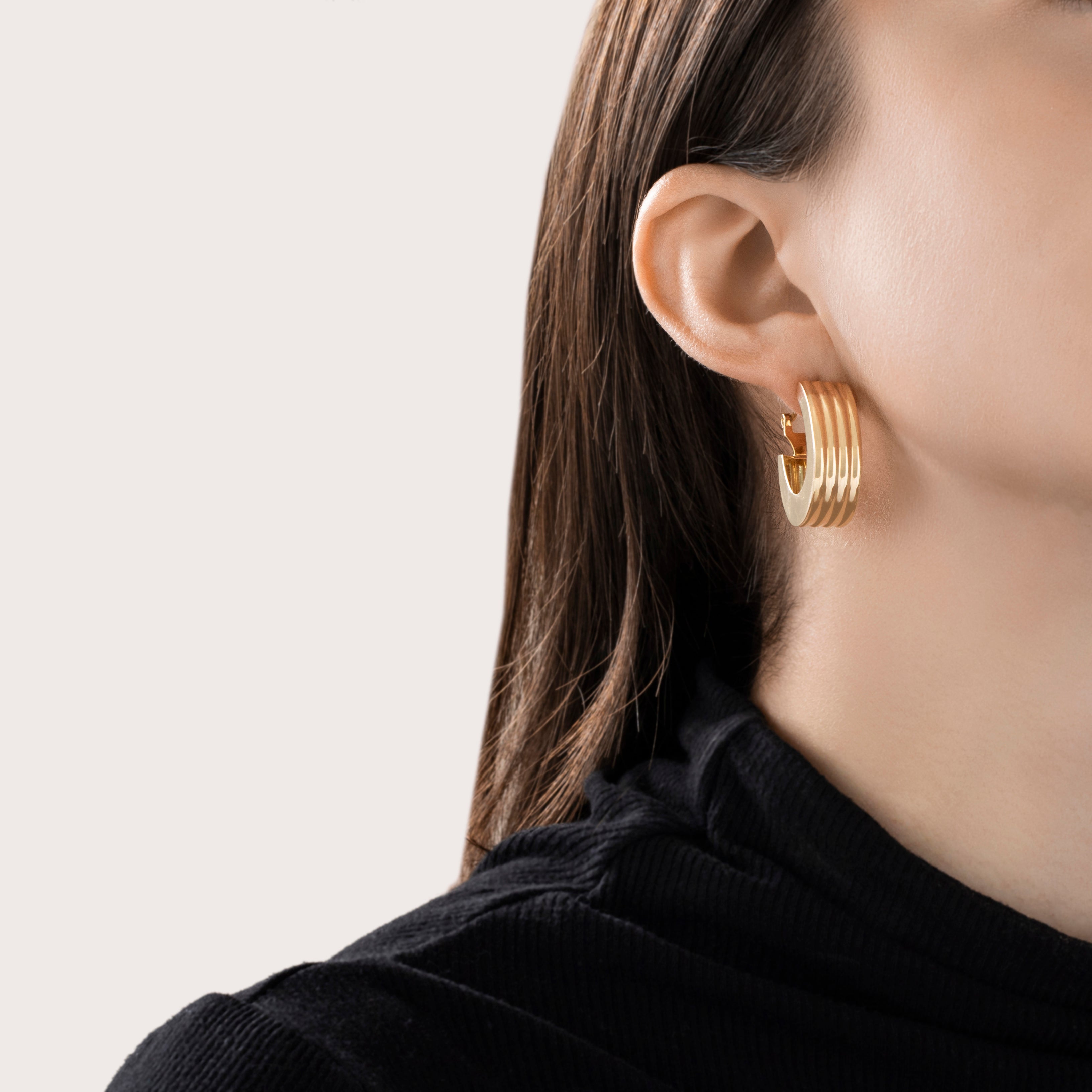 Vintage Italian 14k Yellow Gold Chic Chunky Ribbed Hoop Earrings - On model view