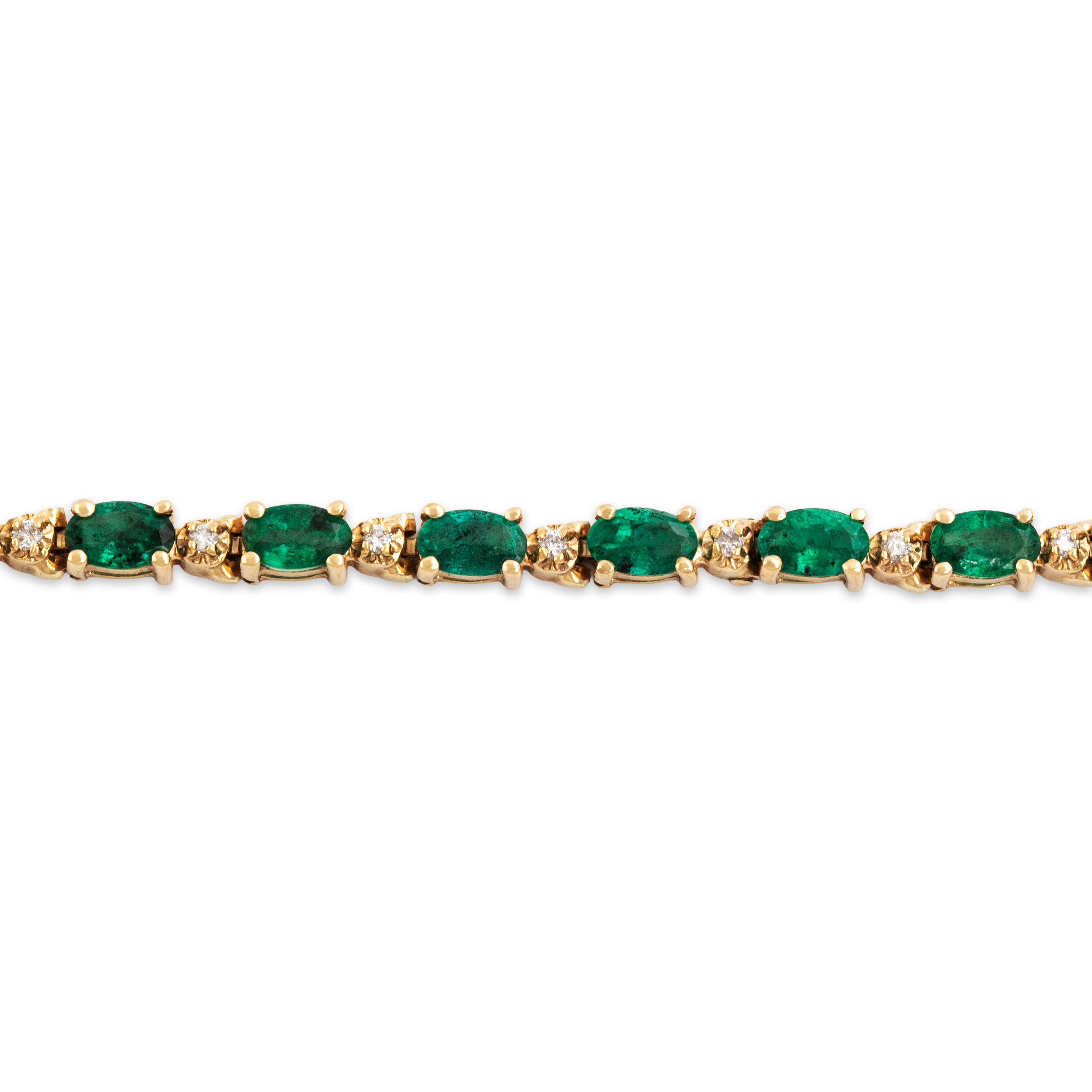 Vintage 14k Yellow Gold 7cttw Emerald Diamond Alternating Tennis Bracelet - Close-up view