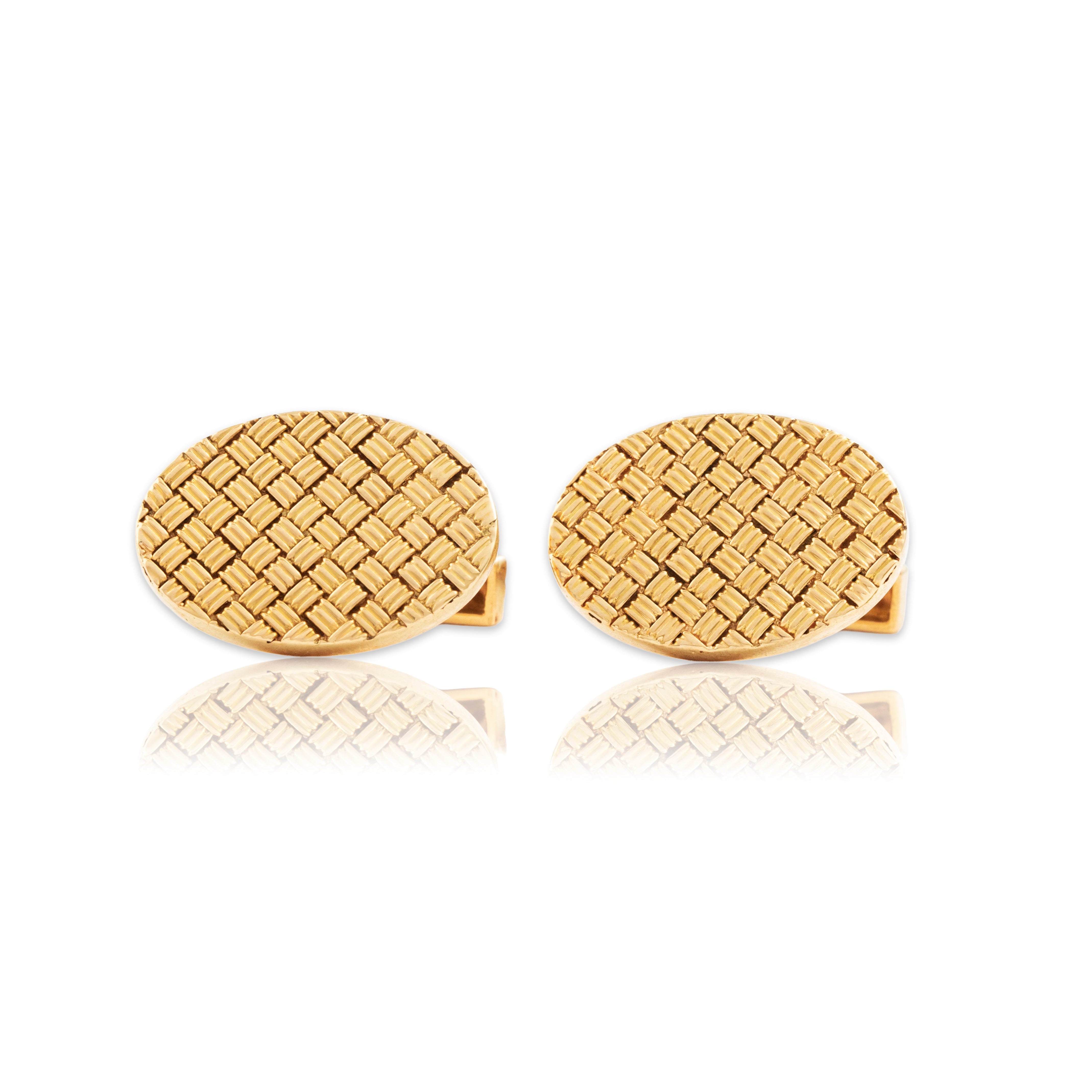 Vintage Tiffany & Co. 18k Yellow Gold Heavy Basket-Weave Oval Cufflinks - Close-up view