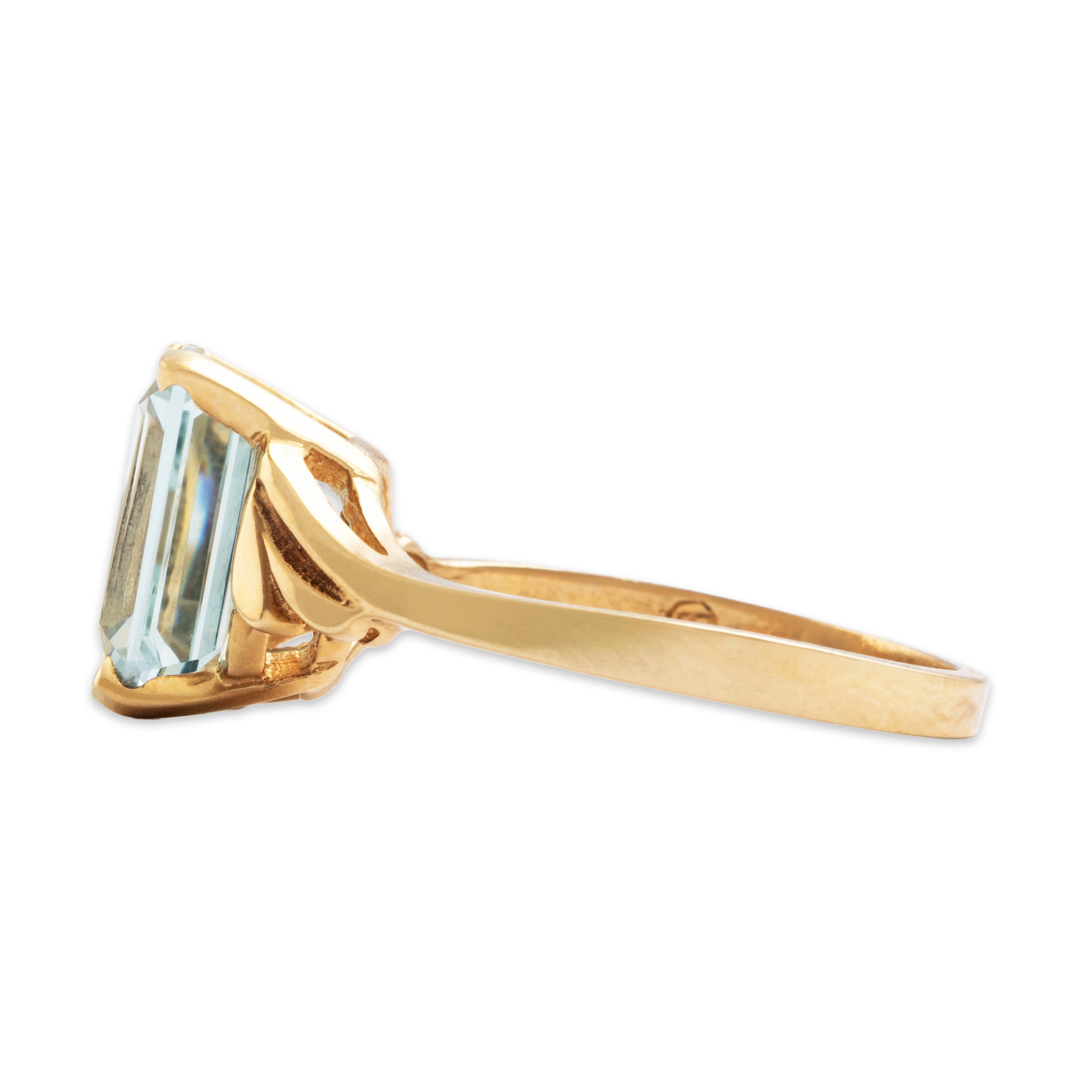 Vintage 14k Yellow Gold 4ct Aquamarine Elegant Emerald-Cut Cocktail Ring - Side view