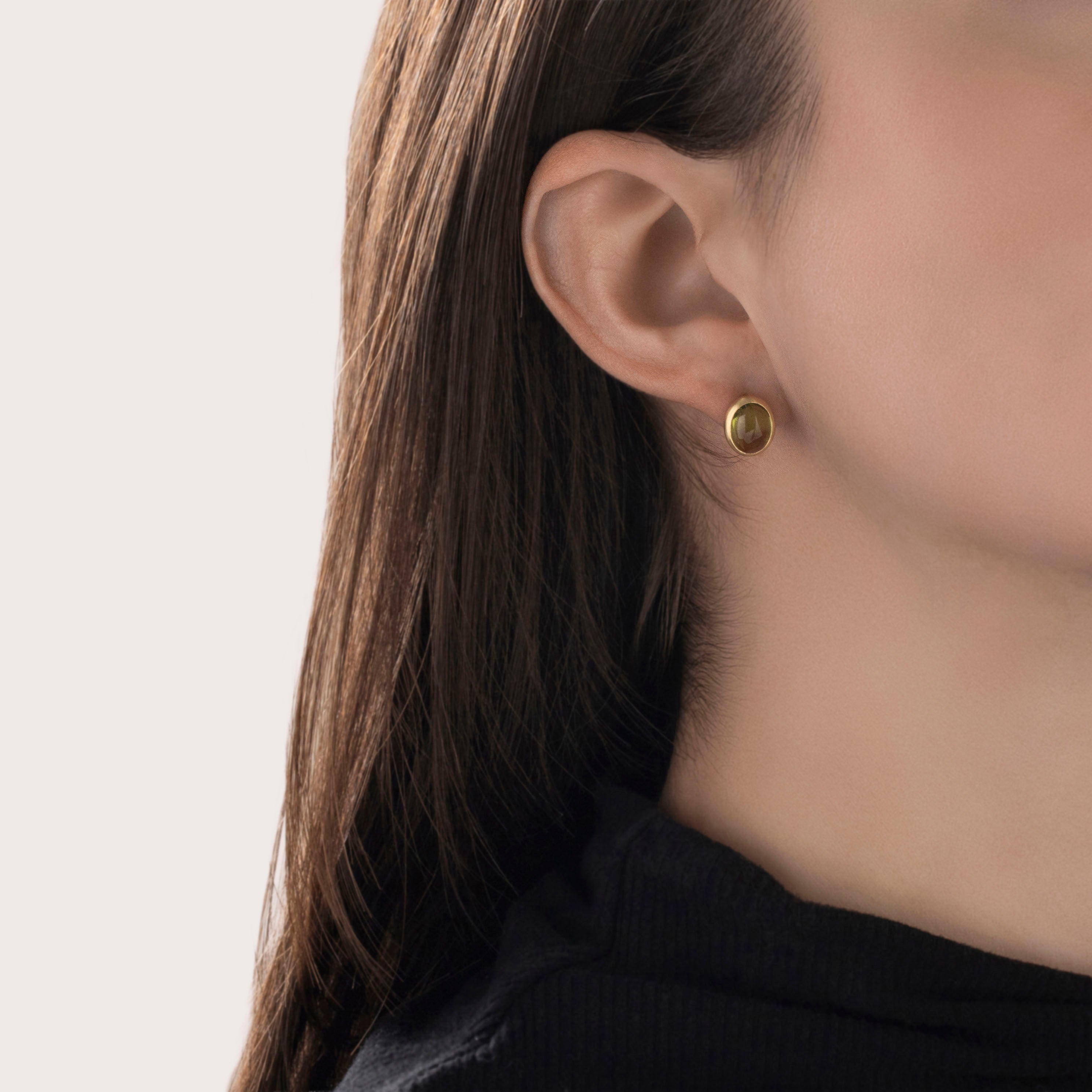 Vintage 18k Yellow Gold 4.2cttw Peridot Gleaming Oval Cabochon Stud Earrings