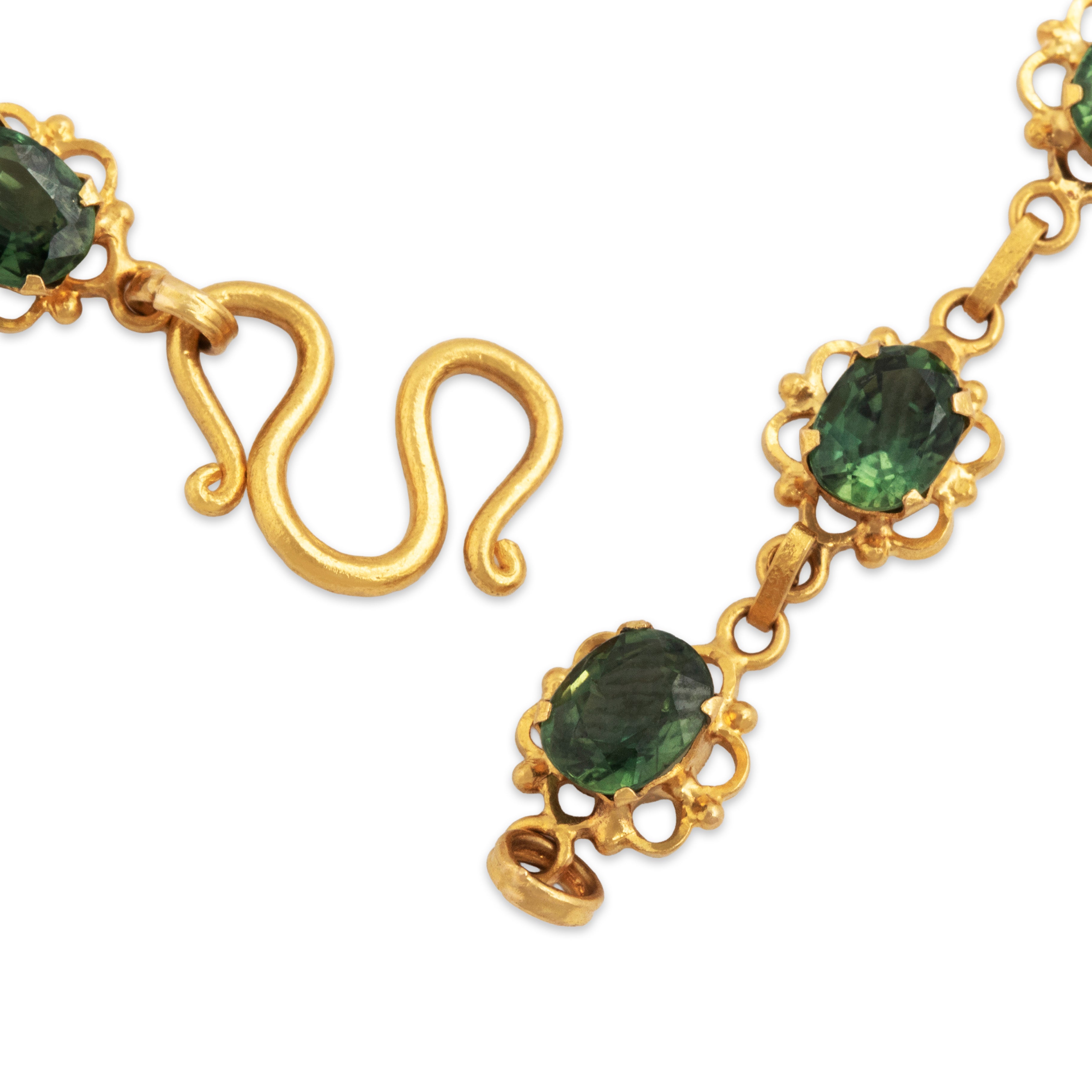Vintage 19k Yellow Gold 16.5cttw Green Sapphire Incredible Ornate Necklace - clasp view