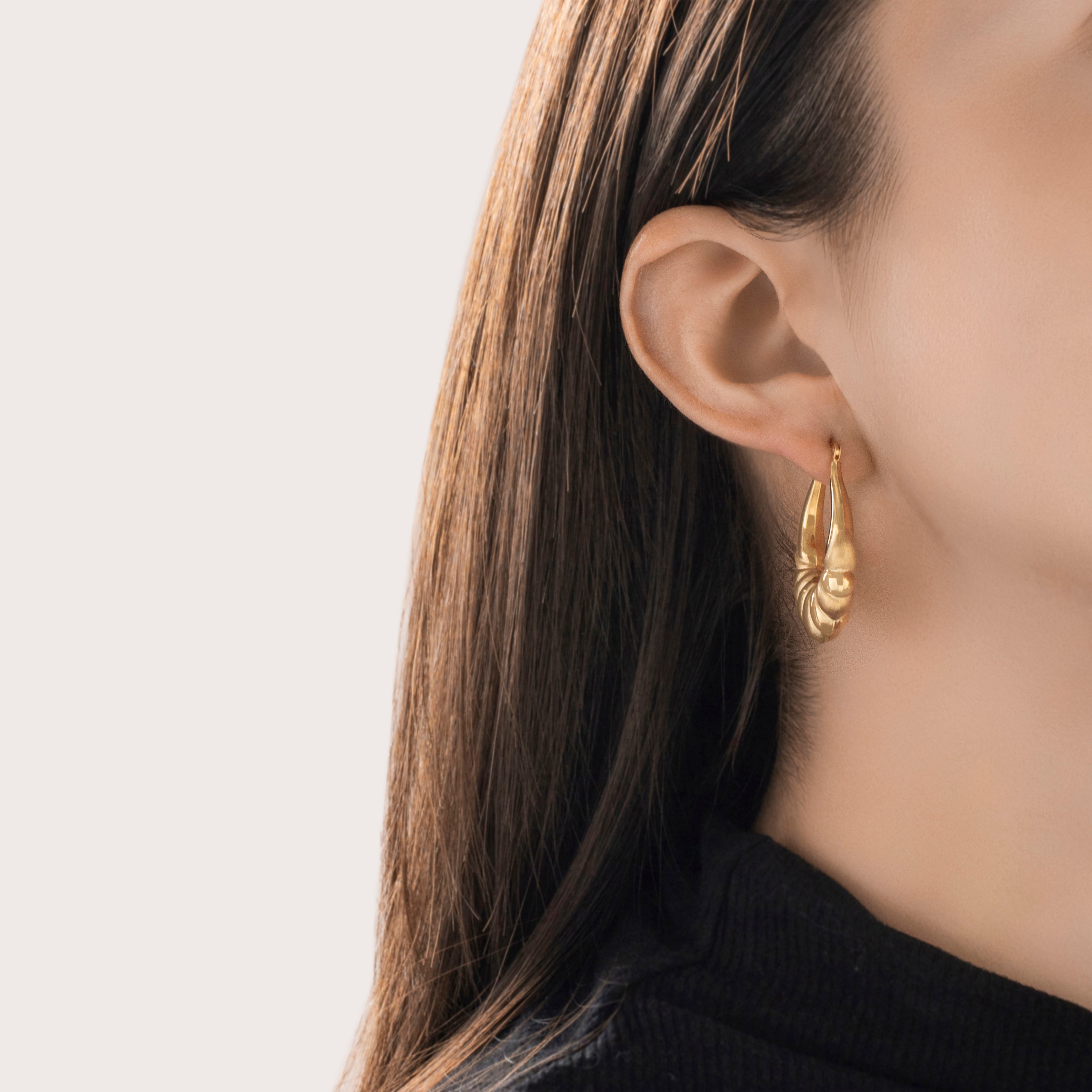 Vintage Italian Large 14k Yellow Gold Fantastic Textured Ribbed Hoop Earrings - On model view