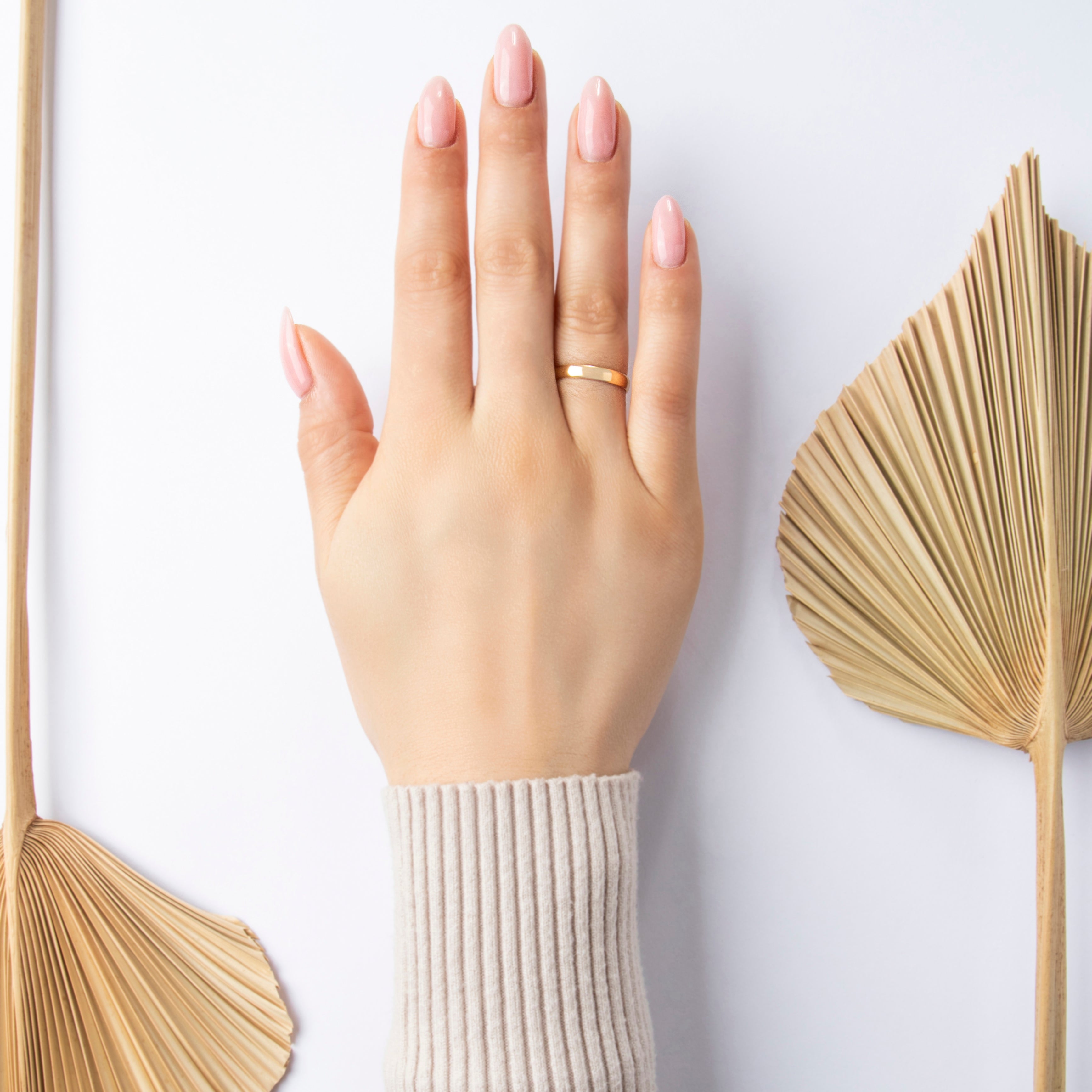 Antique 18K Yellow Gold Simple Band Ring - On model view