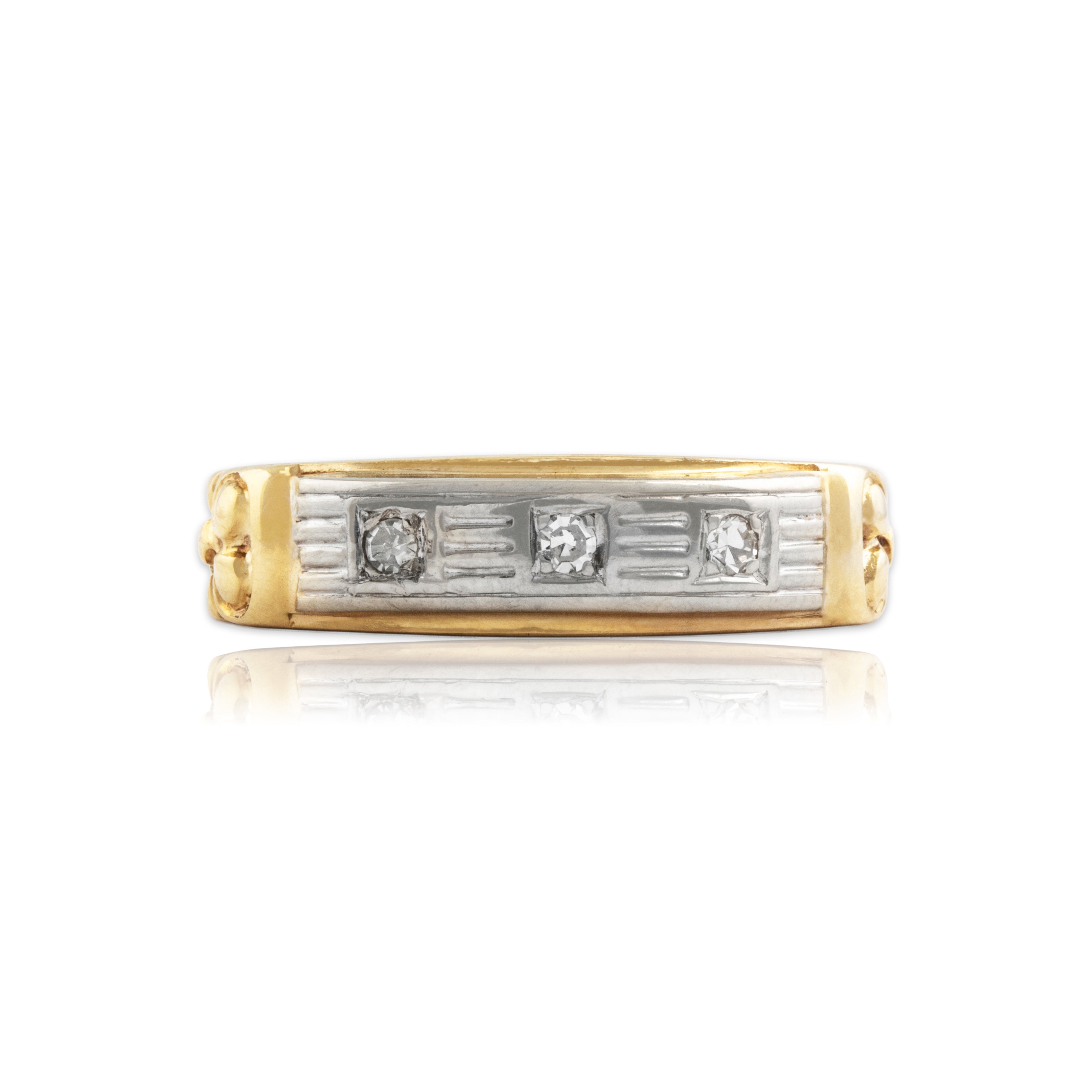 Vintage 14K Yellow & White Gold .06cttw Diamond Column Detail Ring - Close-up view