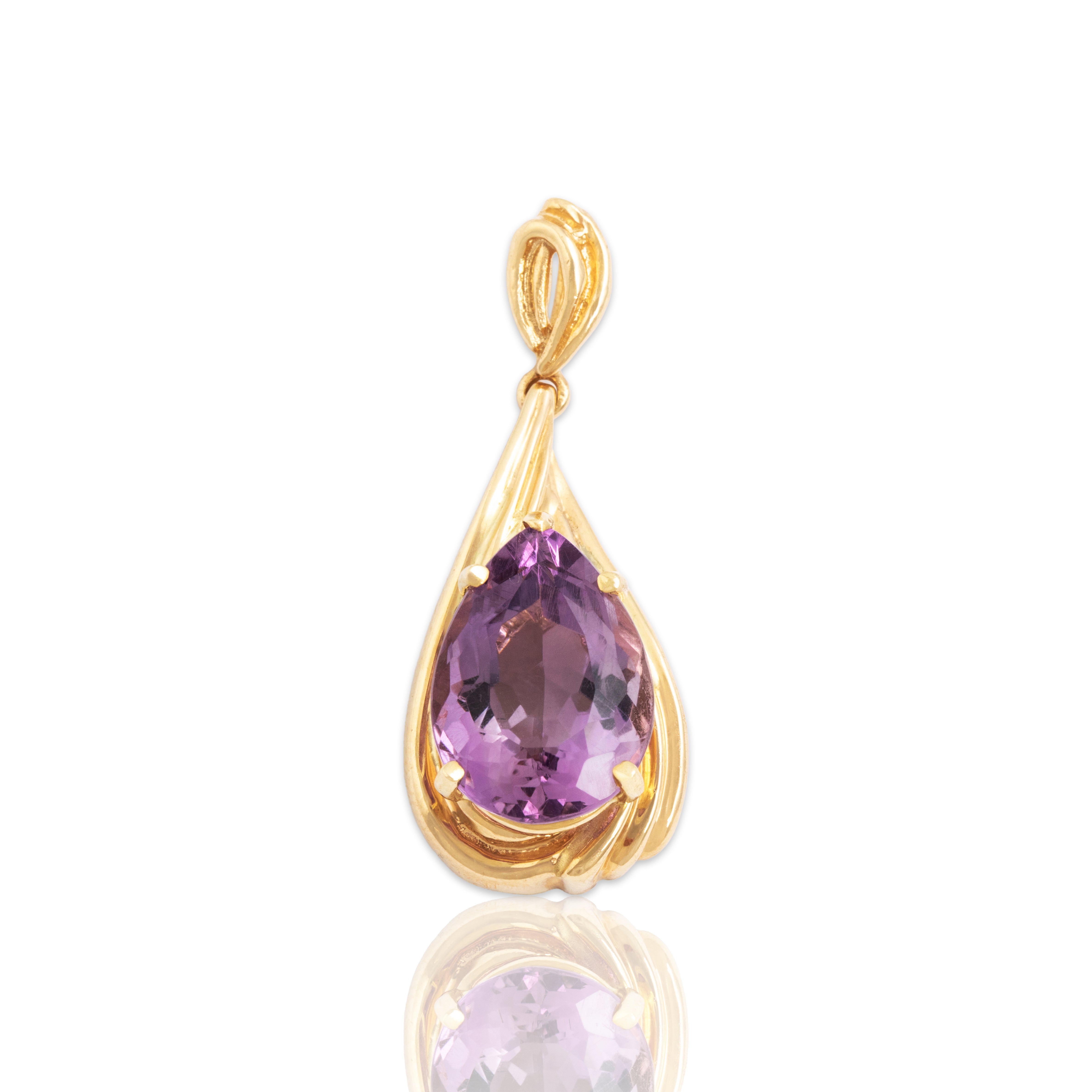 Vintage 14K Yellow Gold 4.38ct Amethyst Swirl Teardrop Pendant - Close-up view