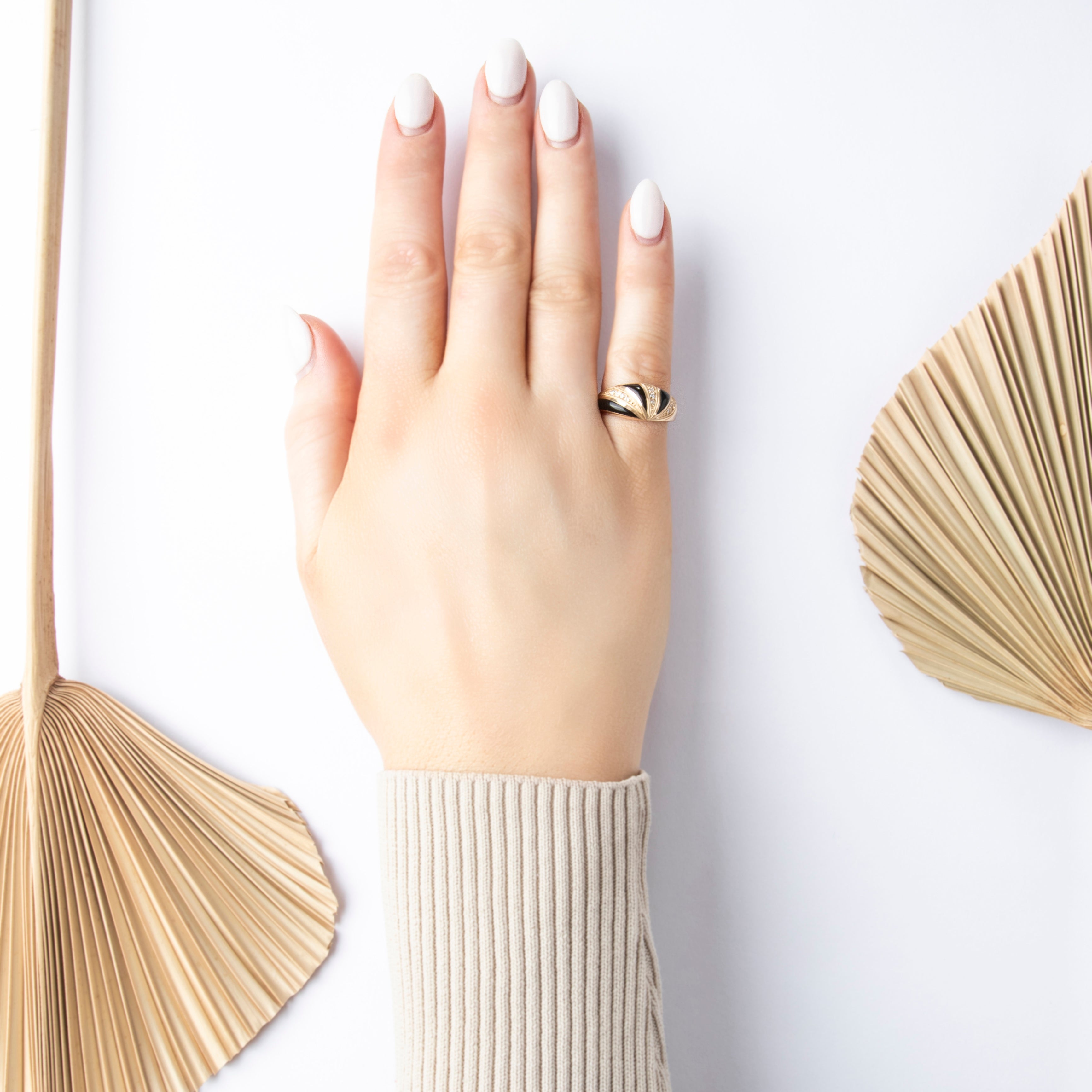 Vintage 14K Yellow Gold .01cttw Diamond Alternating Fan Ring - On model view