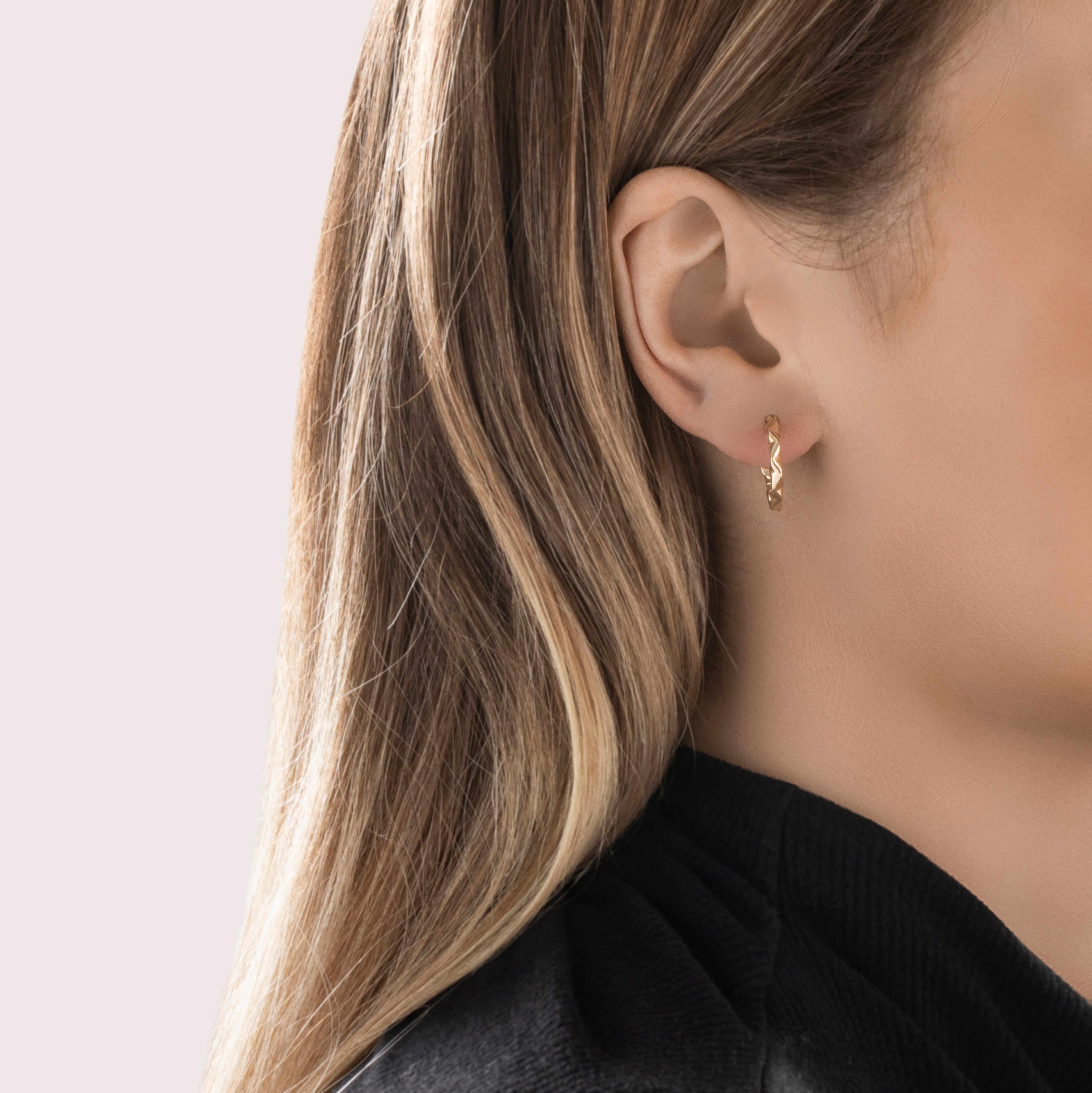 Vintage 14k Yellow Gold Zig-Zag Hoop Earrings - On model view