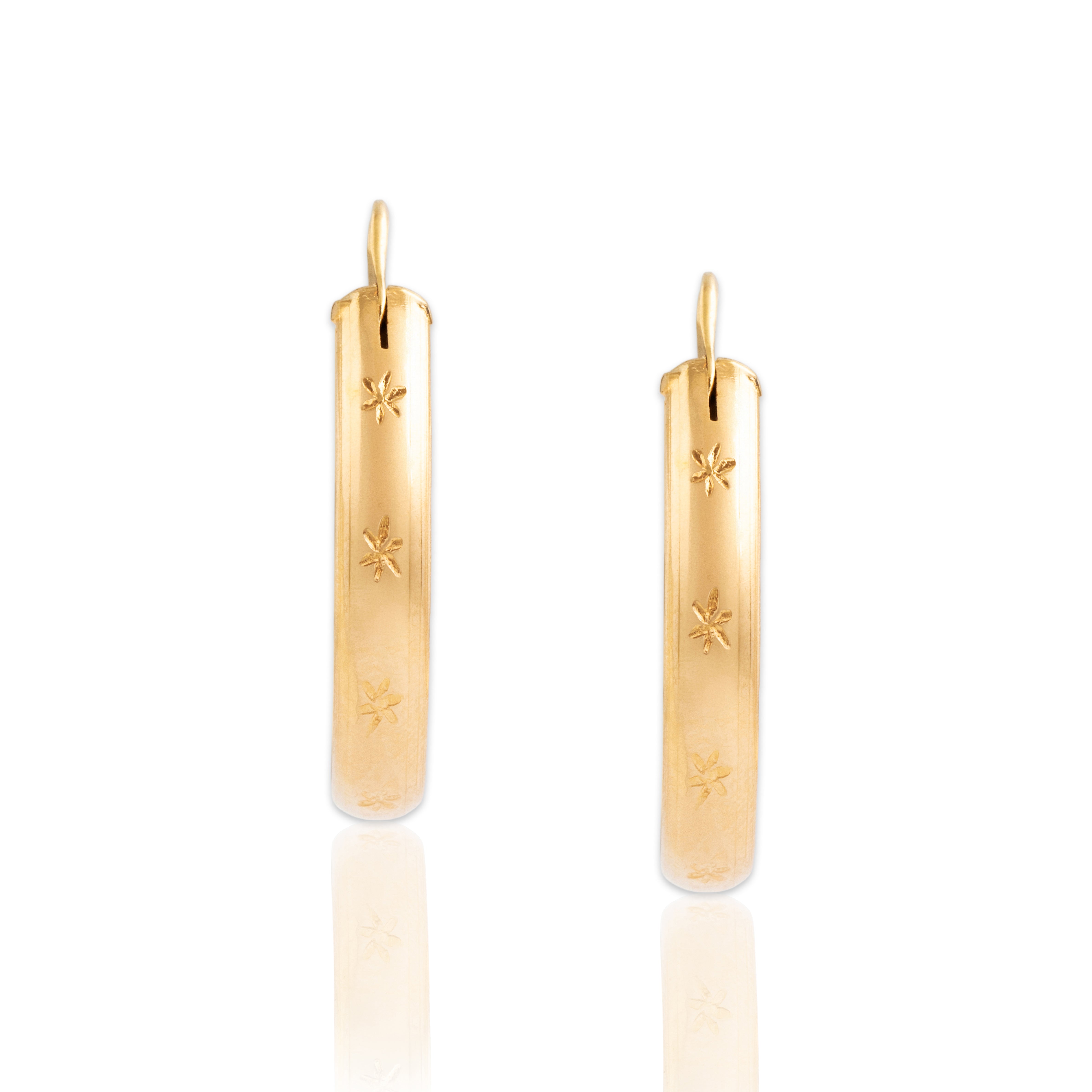 Vintage 18k Yellow Gold Lovely Star Flower Decorated Hoop Earrings