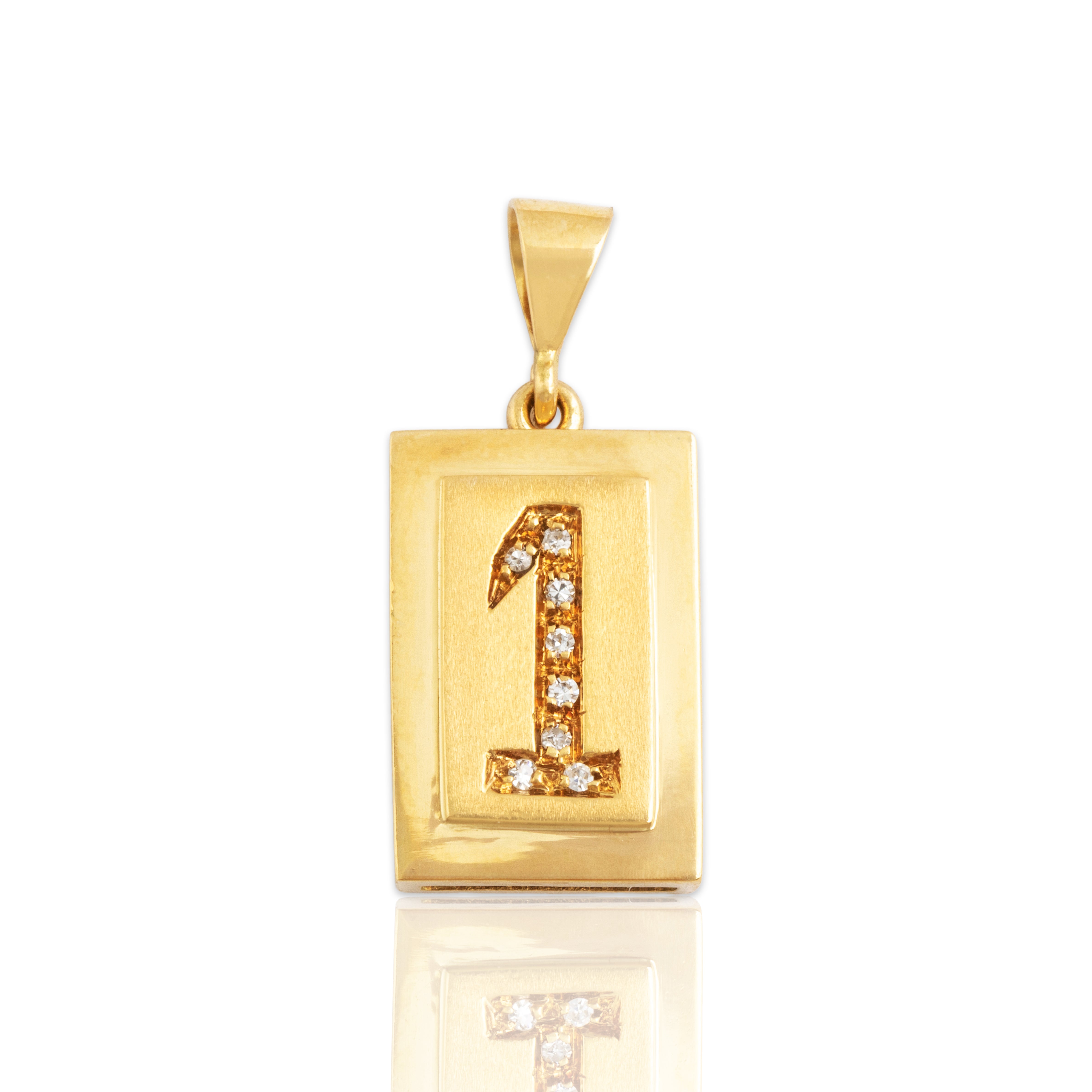 Vintage 18k Yellow Gold Diamond Framed Pendant - Close-up view