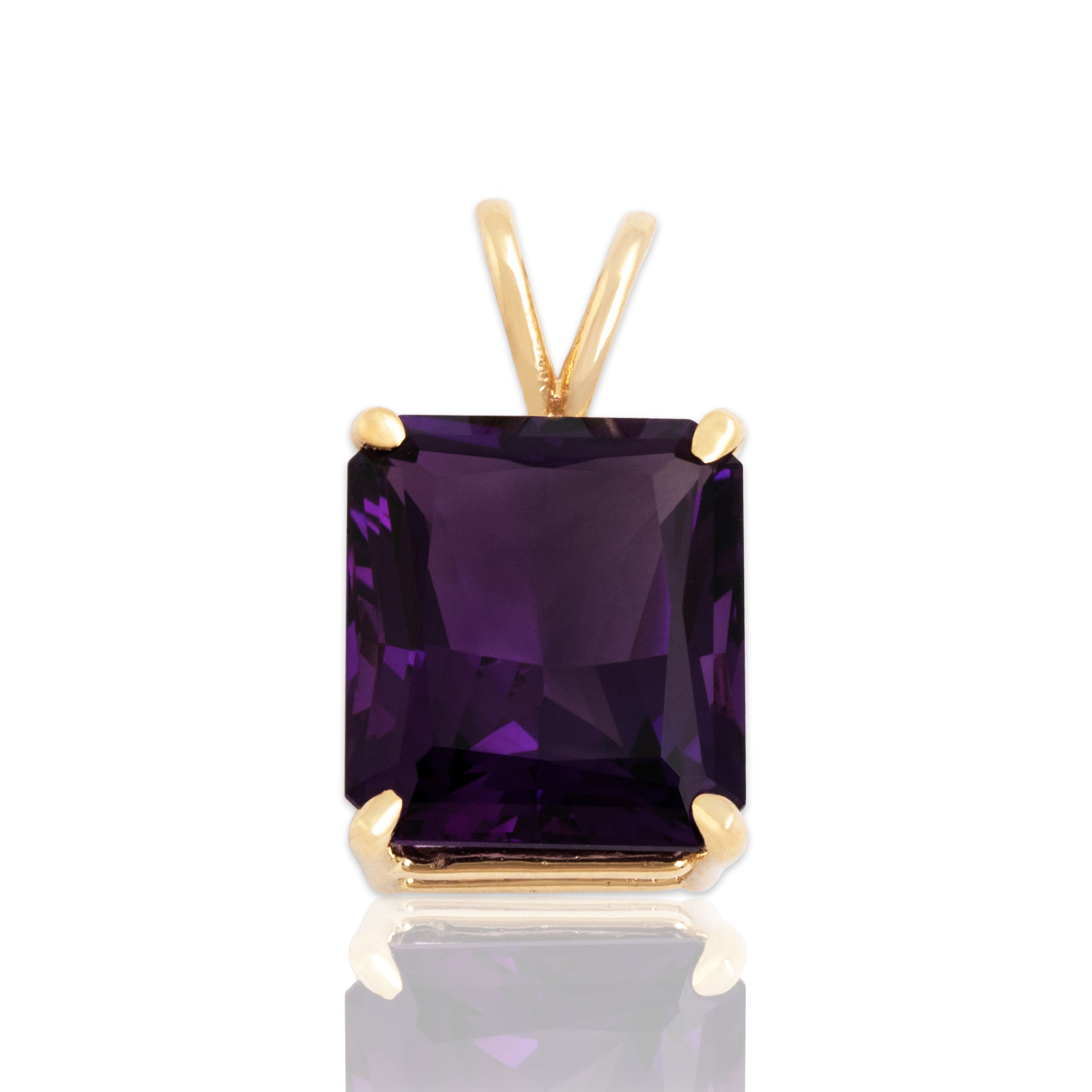 Vintage 14k Yellow Gold Amethyst Pendant - Close-up view