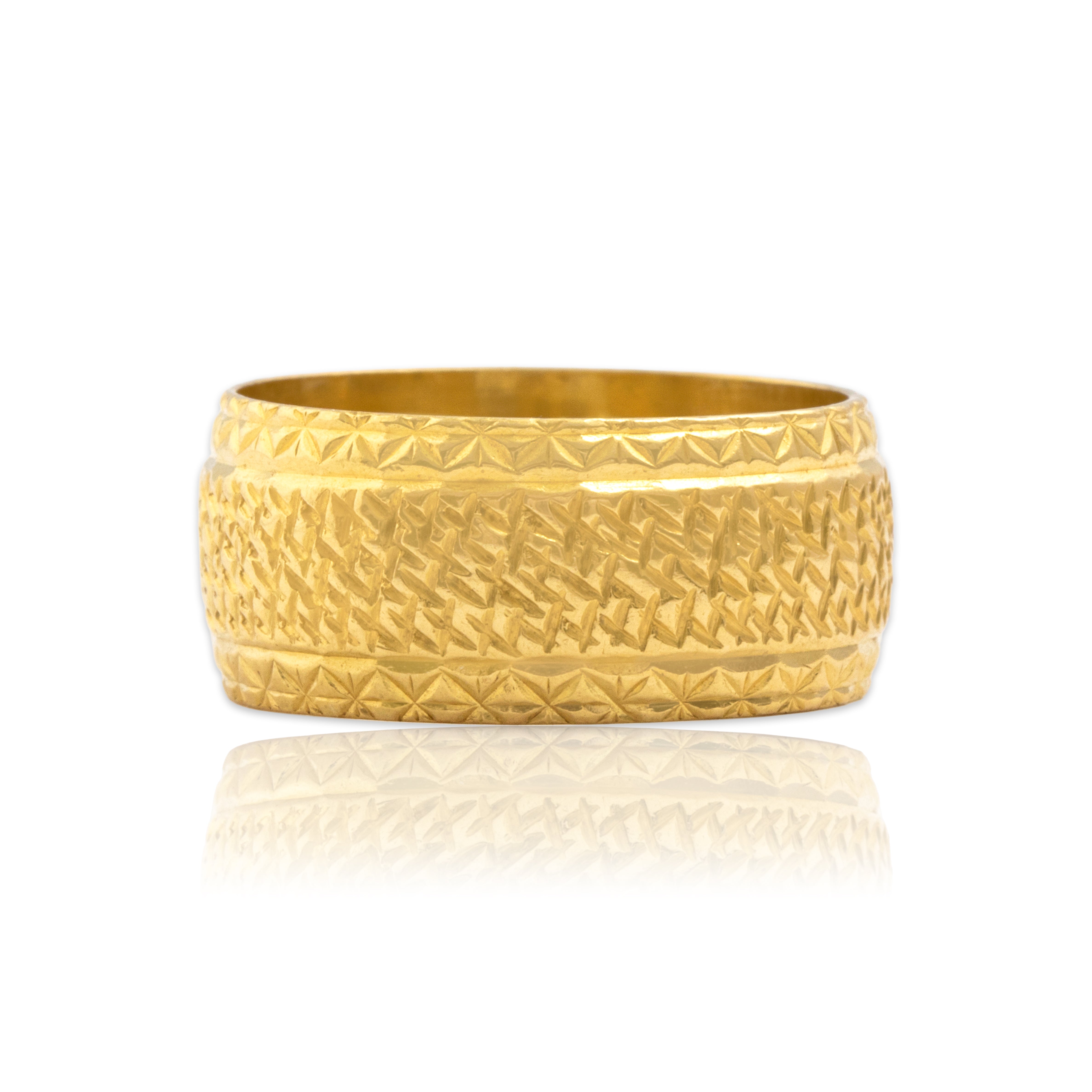 Vintage English 18k Yellow Gold Wide Incised Geometric Pattern Band Ring - Close-up view