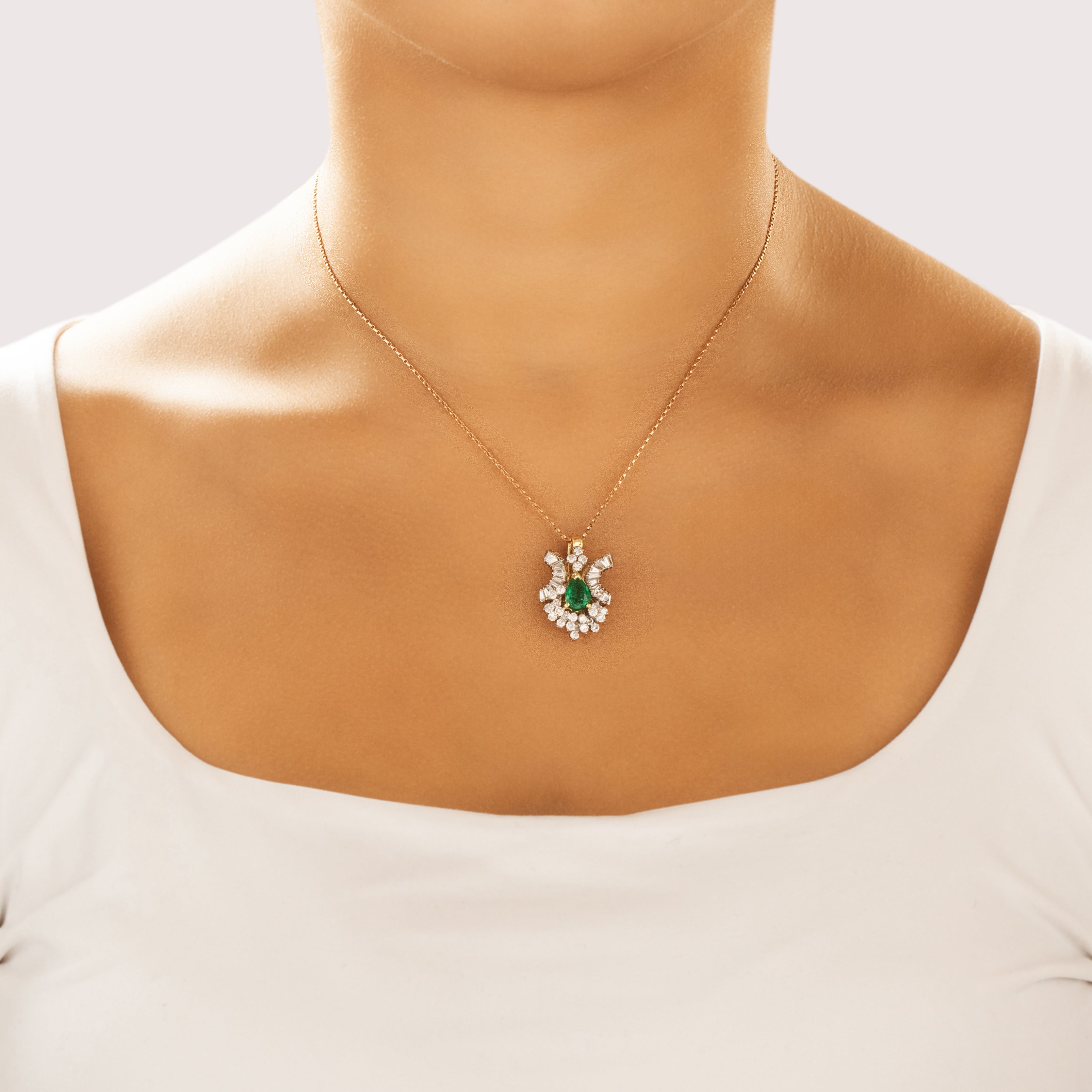 Vintage 18k Yellow Gold .9ct Emerald 1.93cttw Diamond Spectacular Pendant