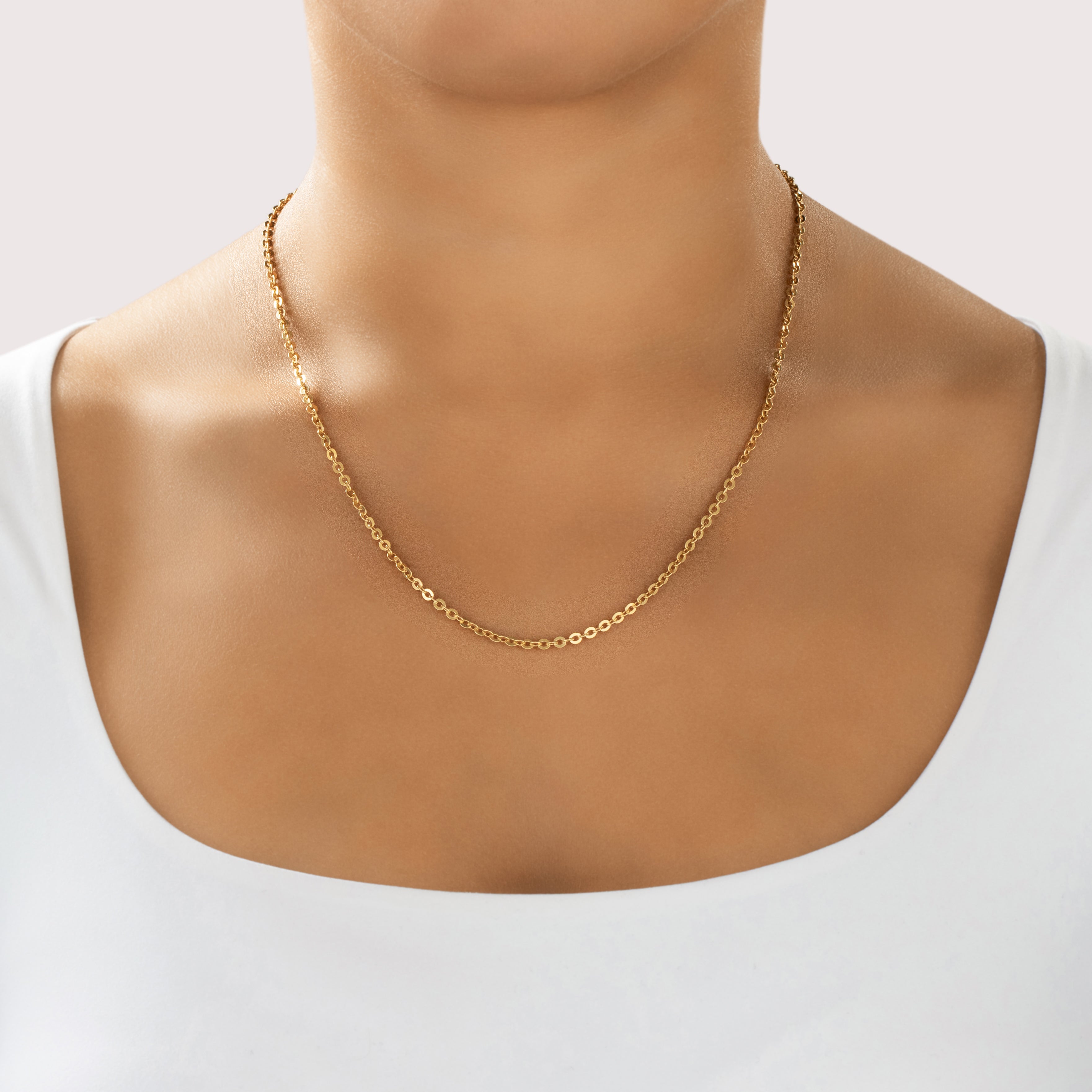 Vintage 18k Yellow Gold Flat Link Cable 2.9mm (At Link) Chain - On model view