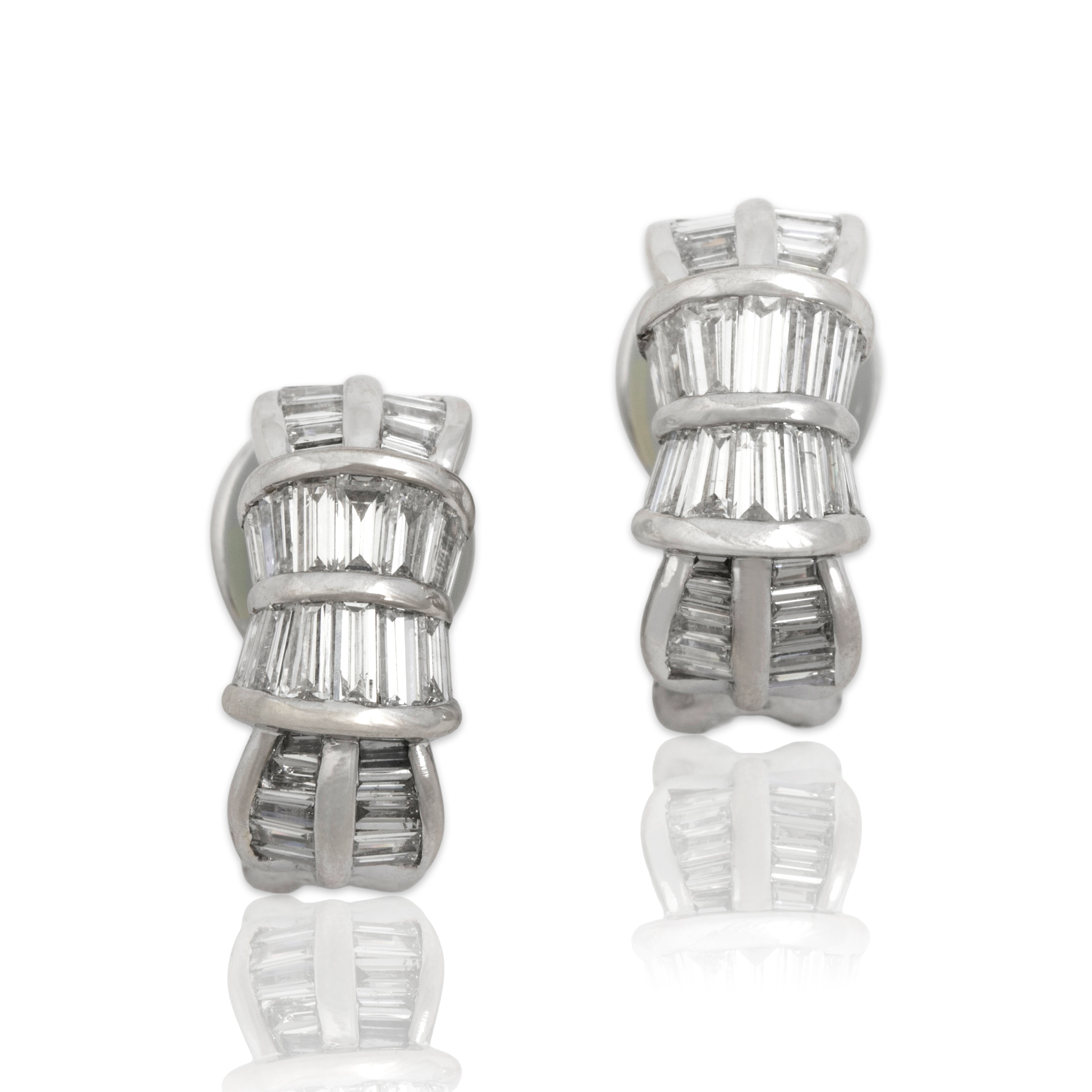 Vintage 18k White Gold 2.27cttw Diamond Sparkling Bowties Earrings - Close-up view