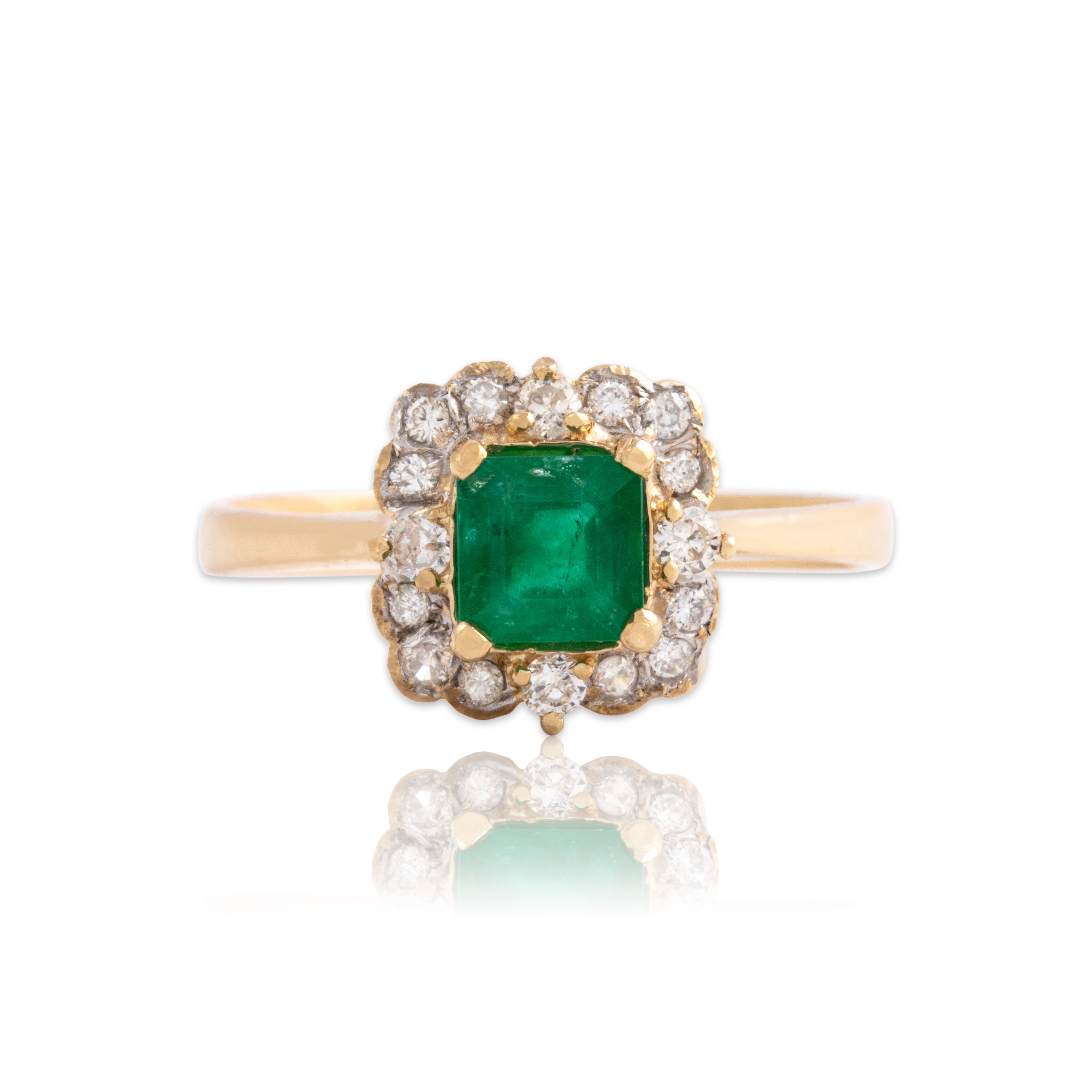 Vintage 14k Yellow Gold .54ct Emerald Diamond Sparkling Scallop Border Ring 6.75