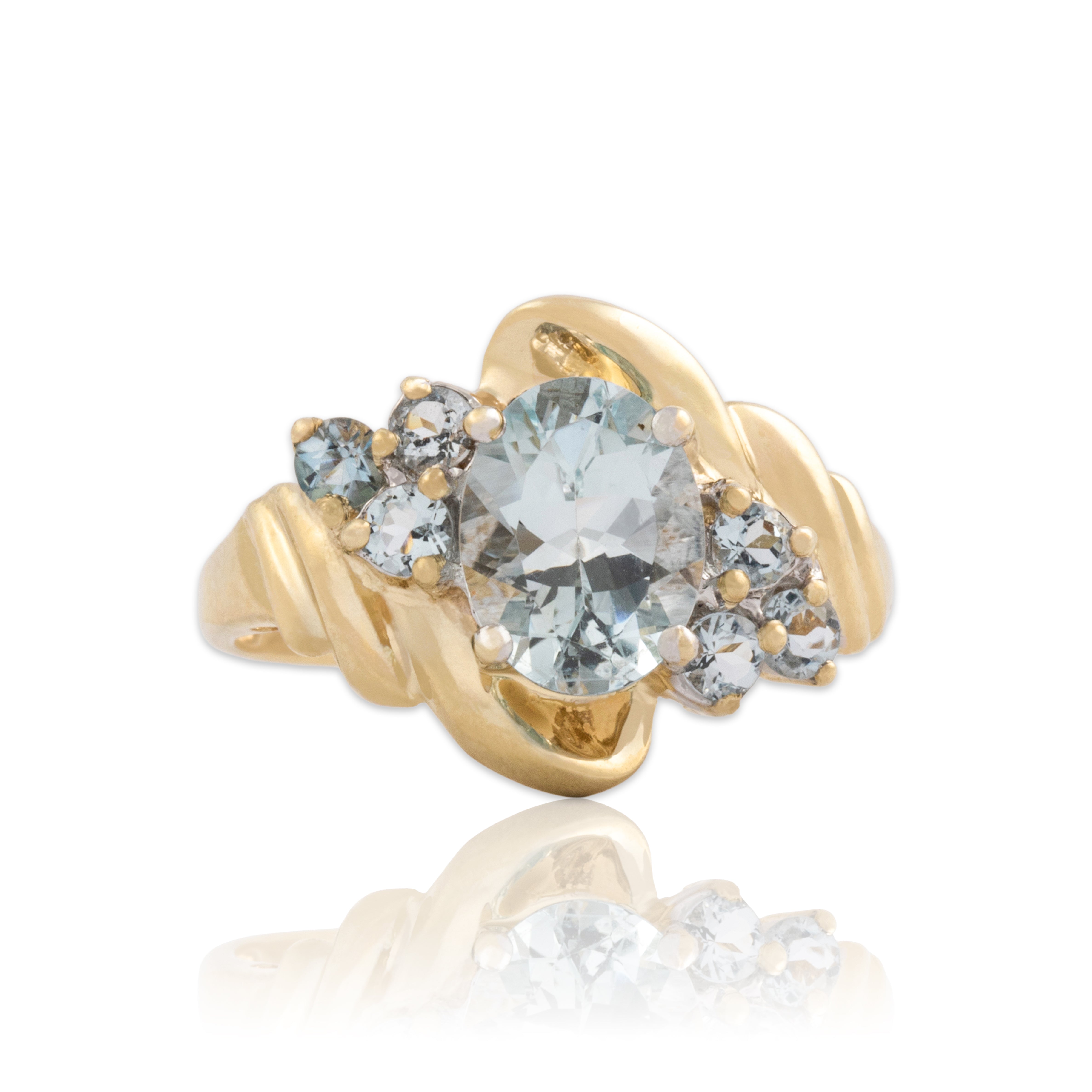 Vintage 10k Yellow Gold 1.85cttw Aquamarine Looping Diagonal Swirl Ring - Close-up view