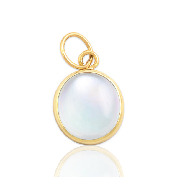Vintage Small 14k Yellow Gold 3.53ct Moonstone Glowing Cabochon Pendant - Close-up view