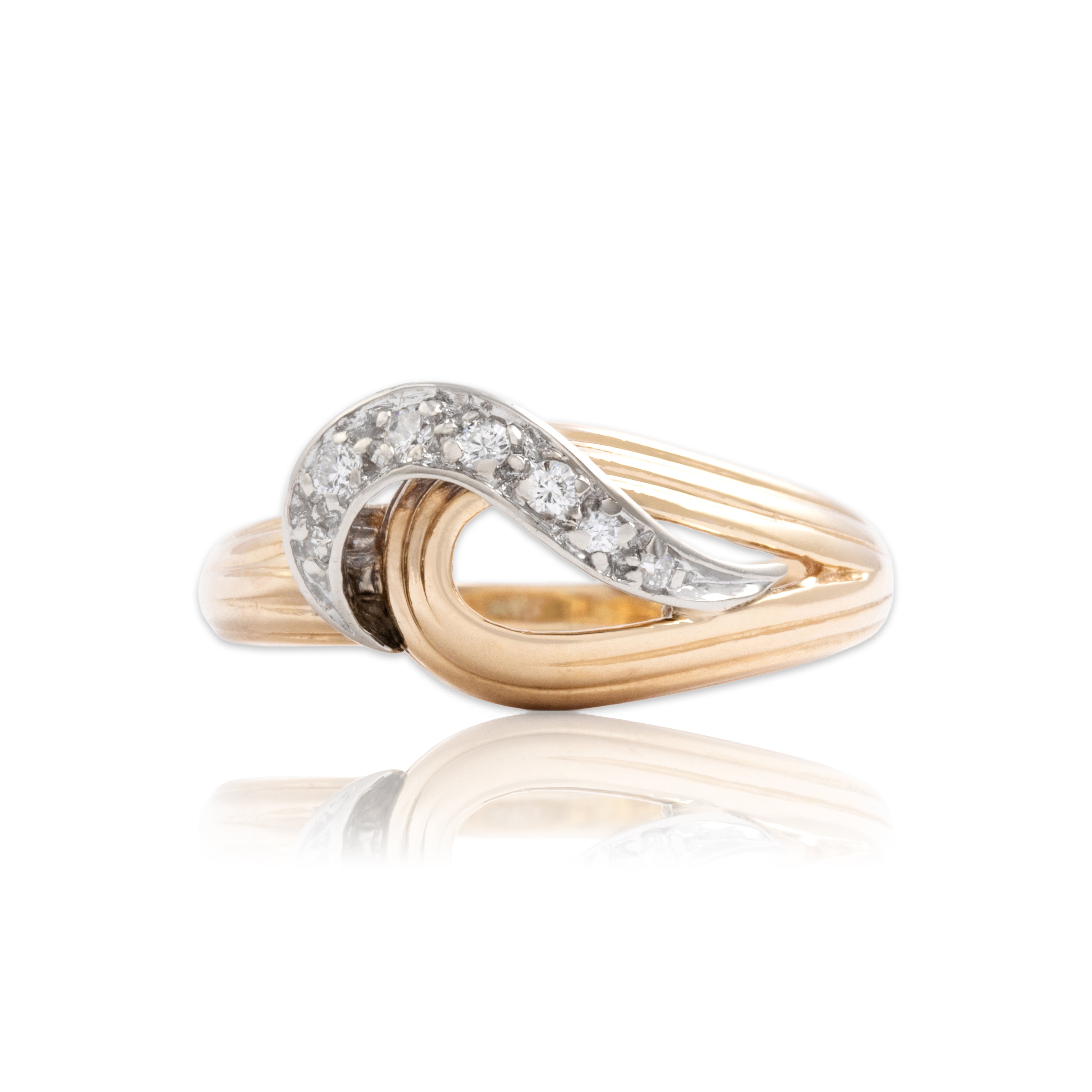 Vintage 14k White Gold Diamond Ribbed Loop Swoop Ring - Close-up view