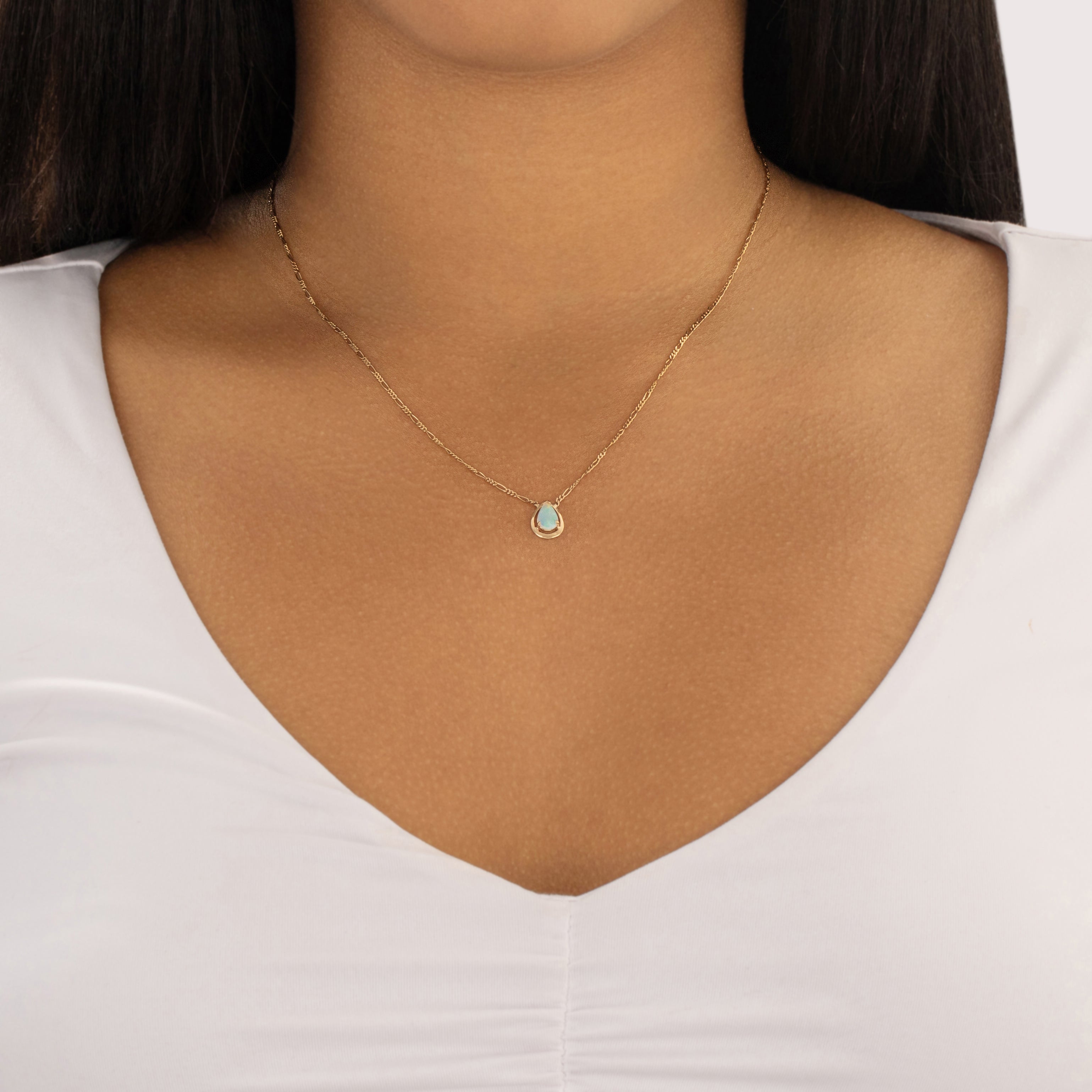 Vintage Italian 14k Yellow Gold Opal Iridescent Pear Figaro Chain Necklace 17.5