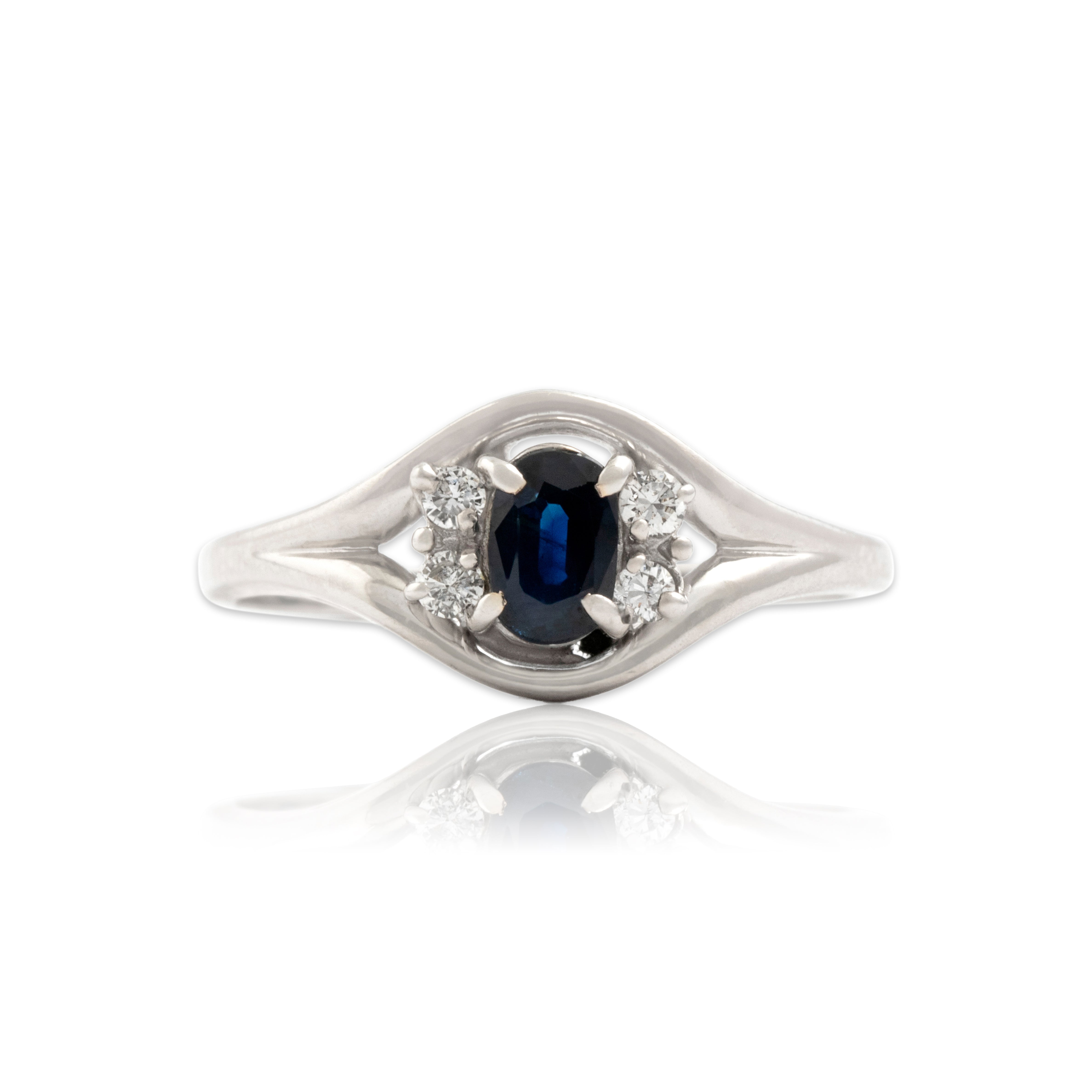 Vintage 14k White Gold Blue Sapphire Diamond Circle Halo Ring - Close-up view