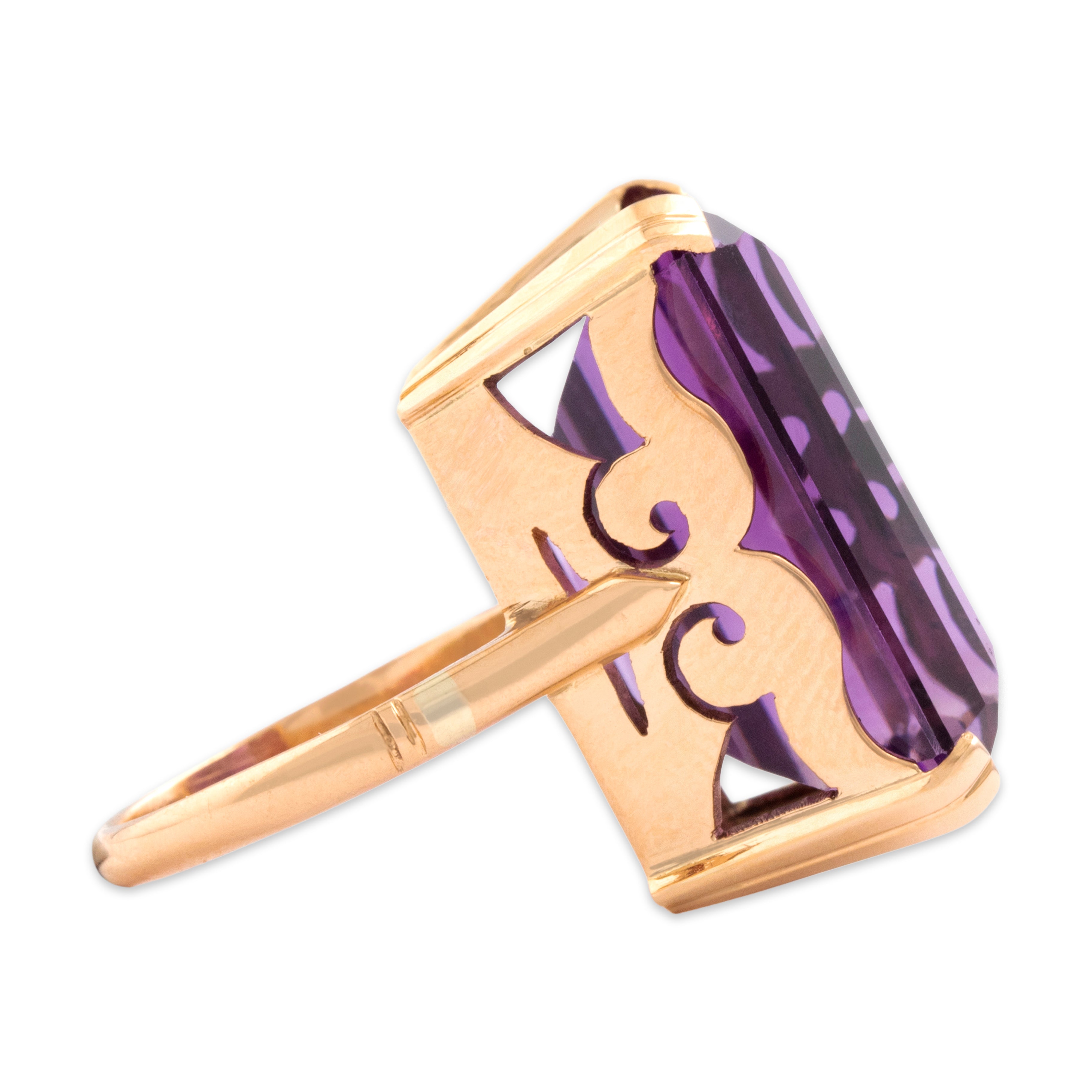 Vintage Heavy Substantial 18k Rosy Yellow Gold 24.96ct Amethyst Solitaire Cocktail Ring - Side view