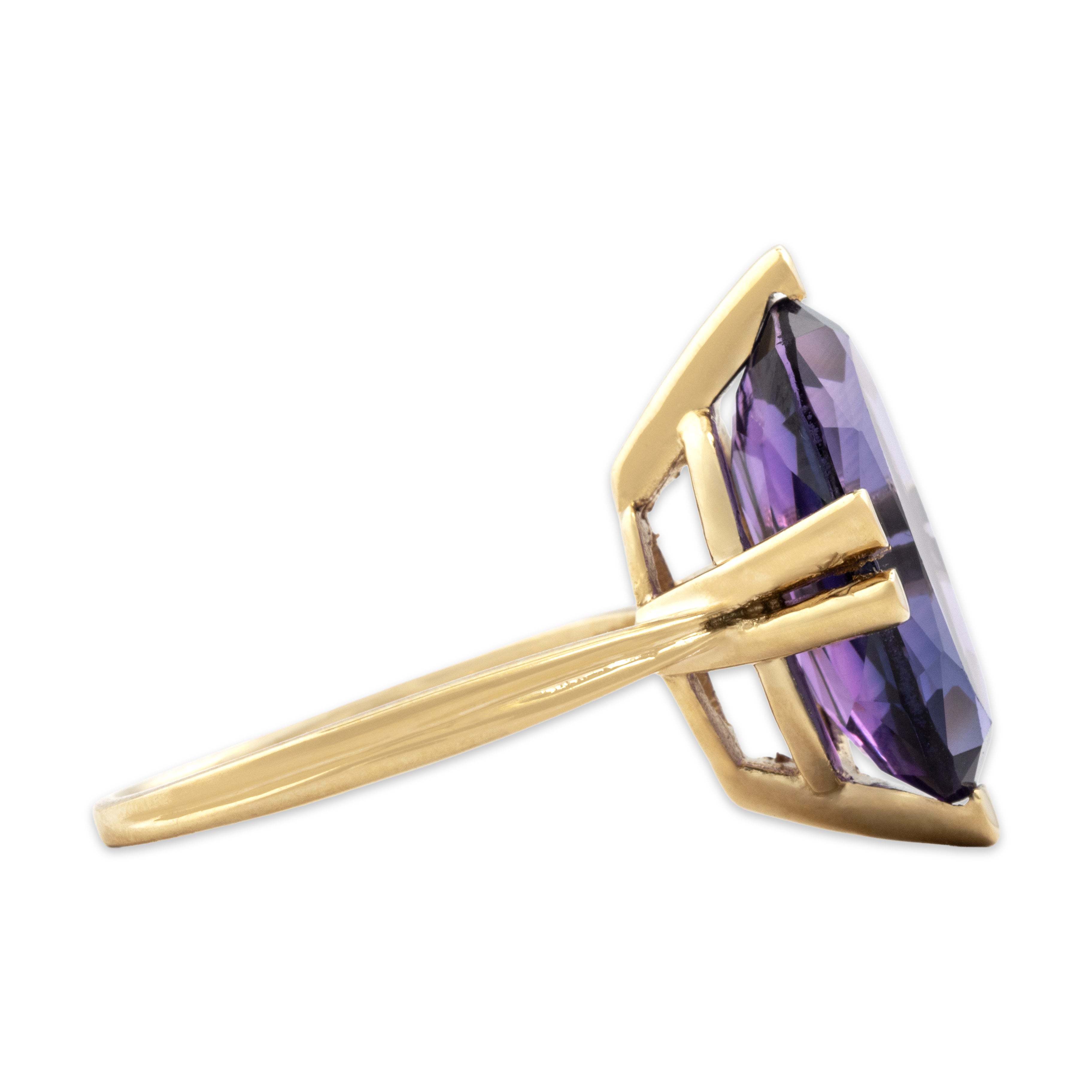 Vintage 10k Rosy Yellow Gold 6.93ct Purple Synthetic Sapphire Chic Oblong Bold Prong Cocktail Ring - Side view