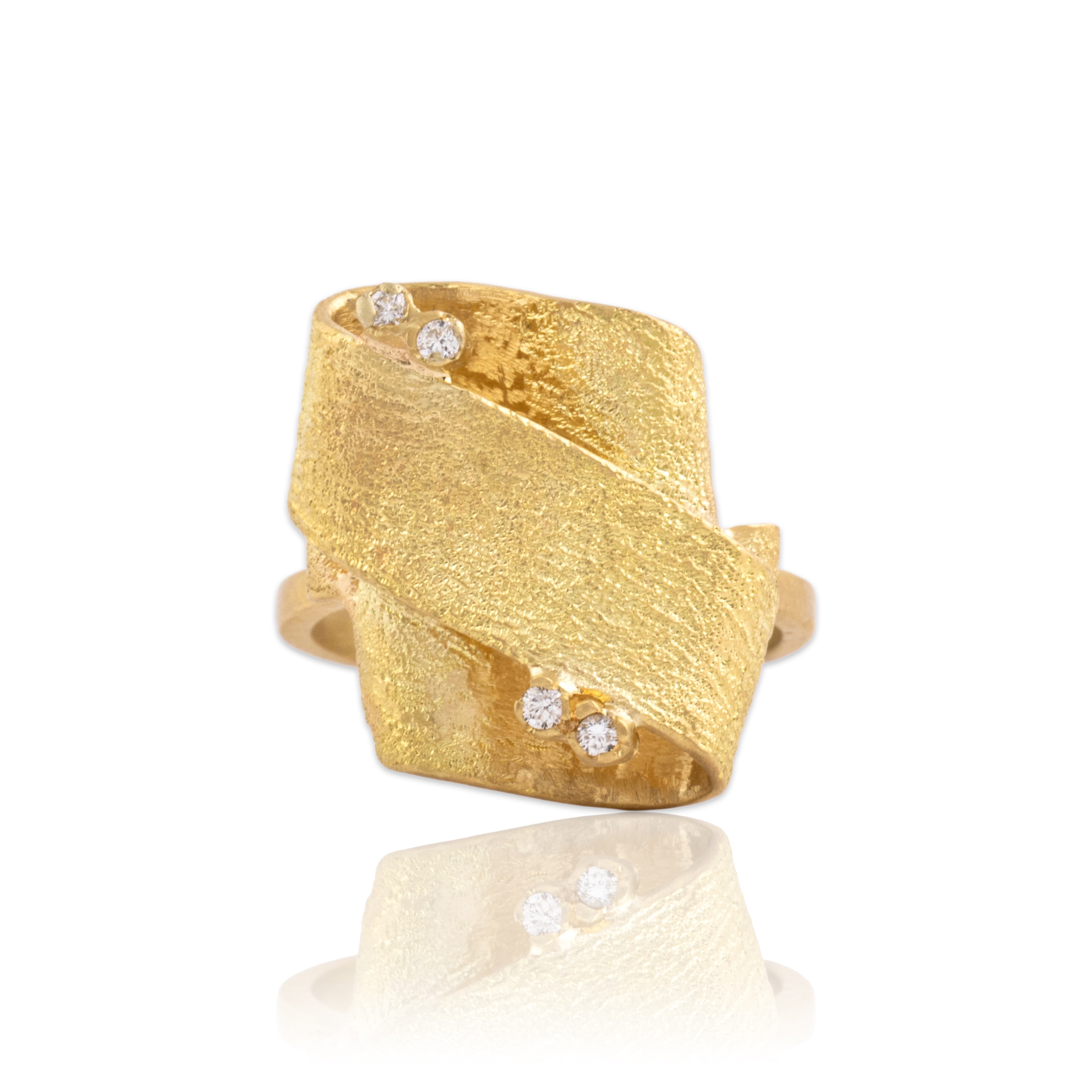 Vintage 18k Yellow Gold Diamond Bold Brushed Detail Folded Ribbon Ring 6.75