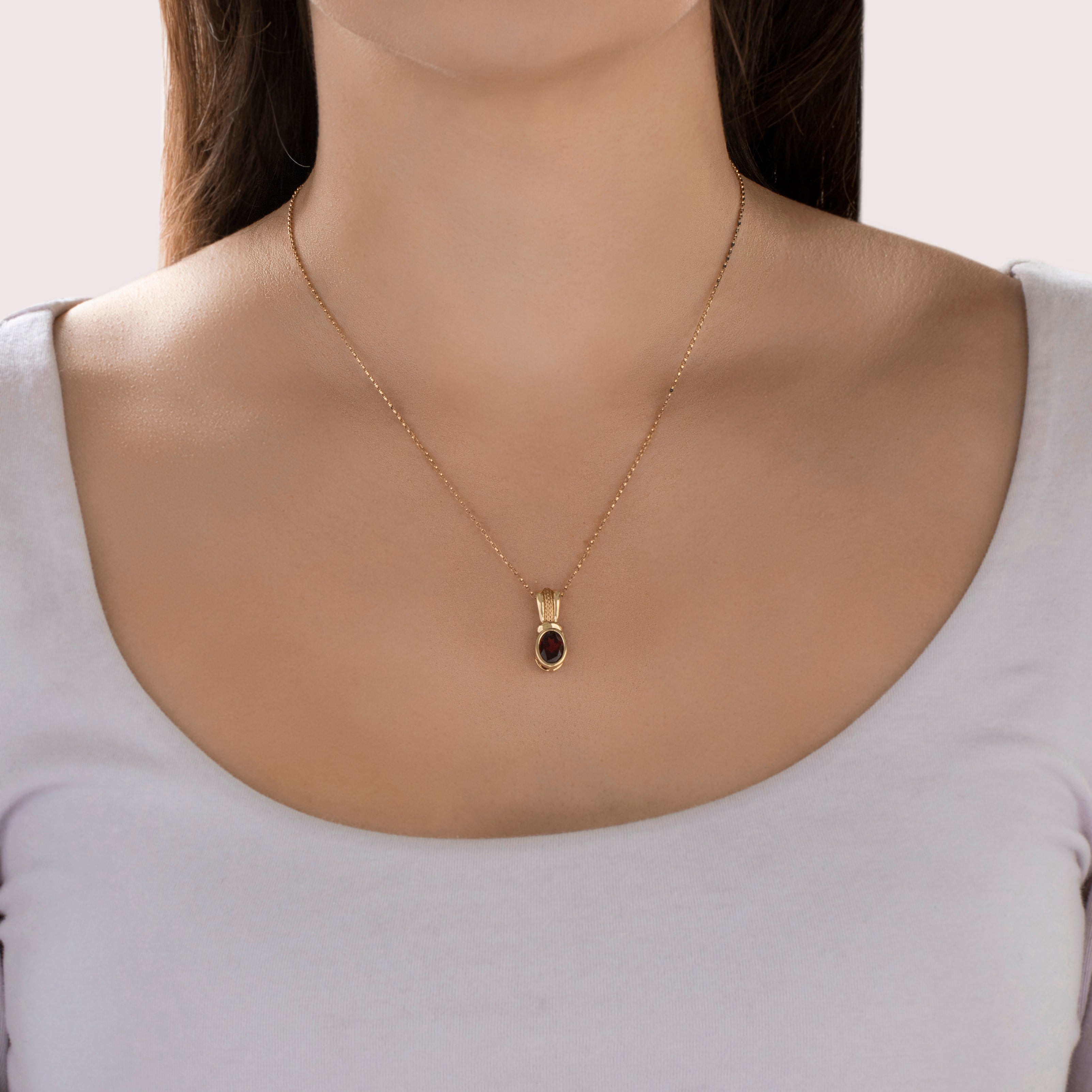 Vintage 14k Yellow Gold 1.73ct Garnet Braid-Detail Solitaire Pendant - On model view