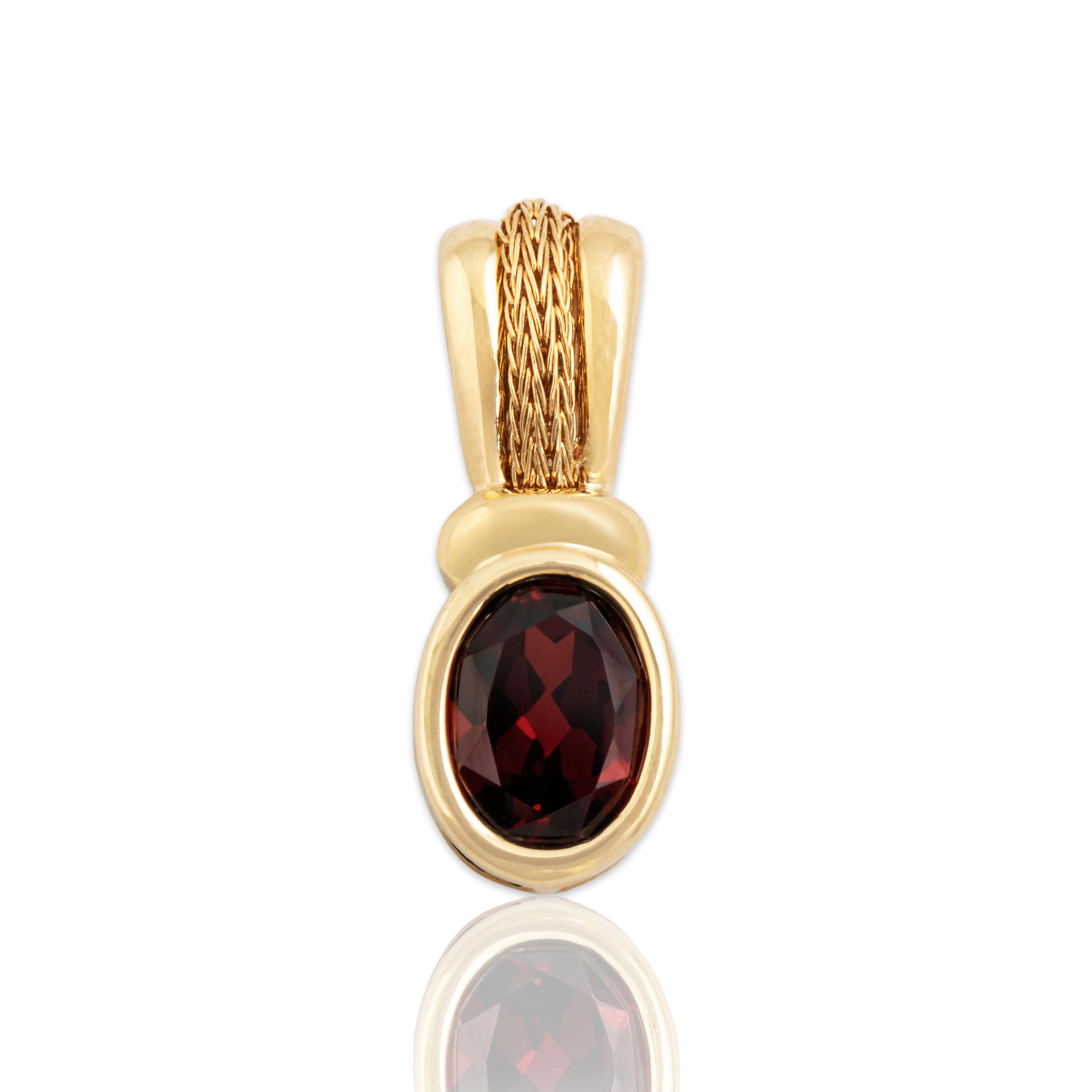 Vintage 14k Yellow Gold 1.73ct Garnet Braid-Detail Solitaire Pendant - Close-up view