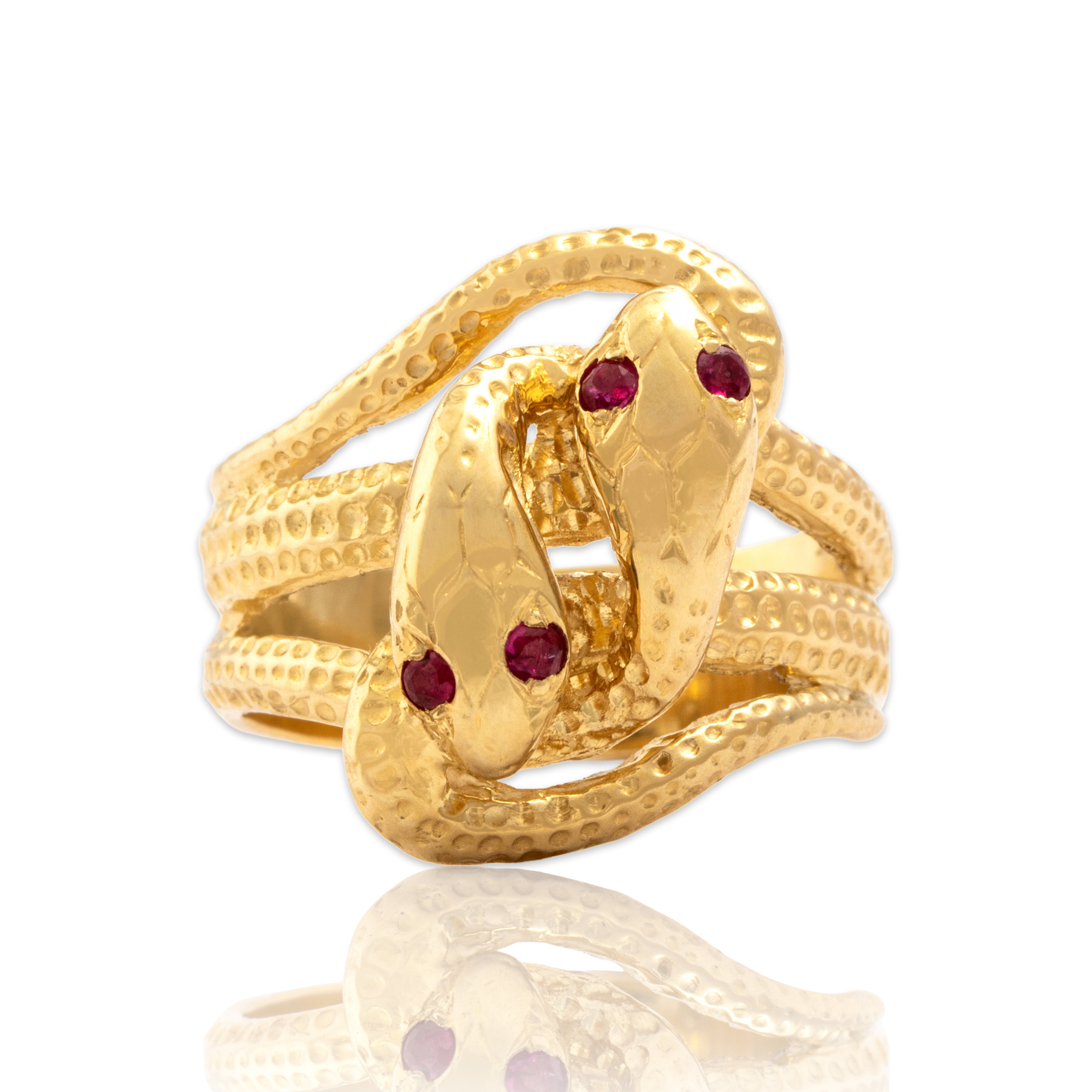 Vintage Heavy 18k Yellow Gold Ruby Mystical Intertwined Snakes Ring - Close-up view